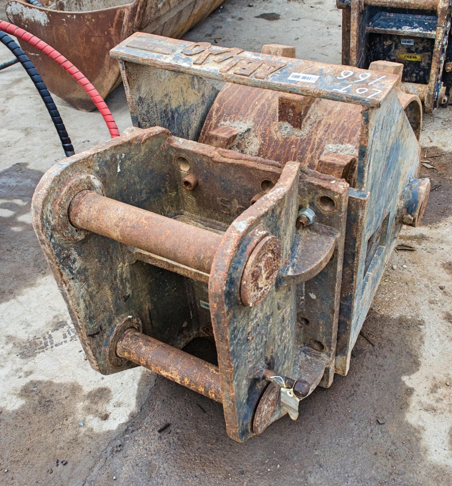 450mm compaction wheel for 8-13 tonne excavator c/w headstock Pin diameter: 65mm Pin centres: - Image 2 of 2