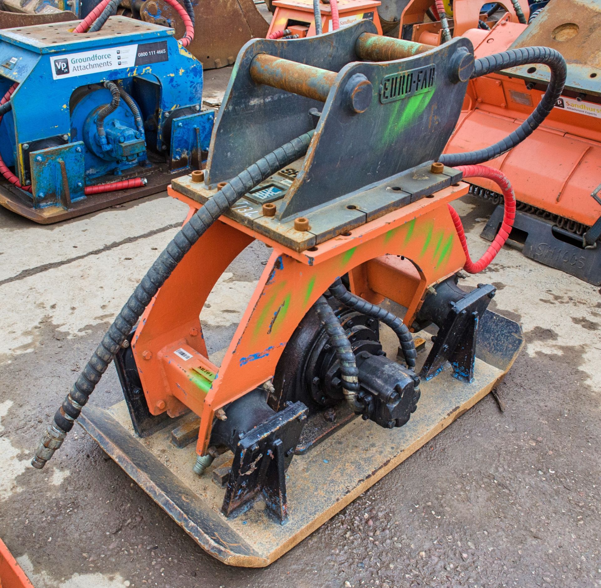 Hydraulic compactor plate to suit 13 tonne excavator c/w headstock Pin diameter: 65mm Pin centres: - Image 2 of 2