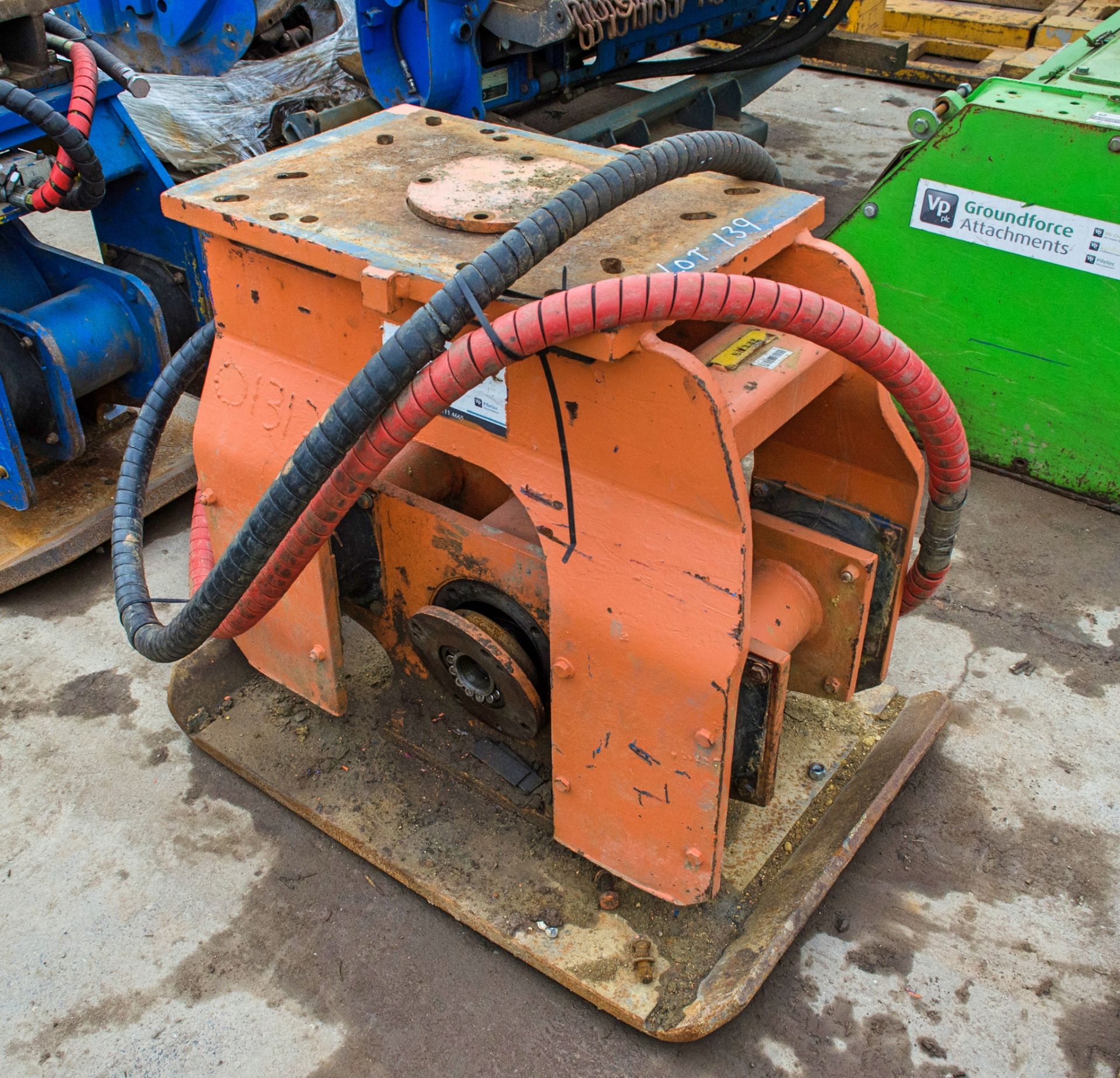 Hydraulic compactor plate to suit 13-22 tonne excavator ** Parts missing ** SH332