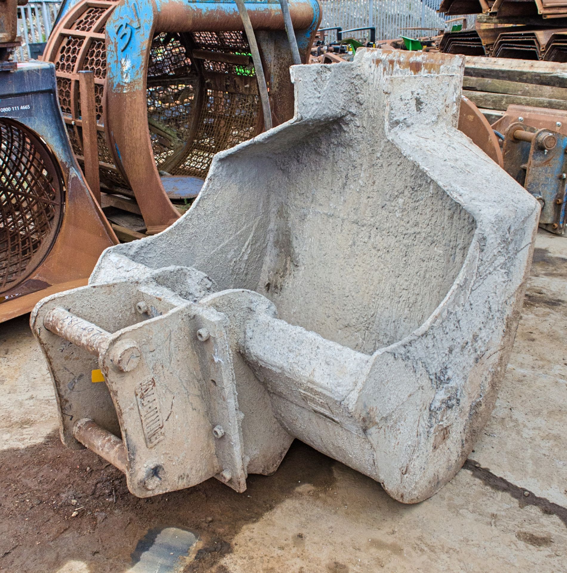 4ft concrete pouring bucket for 13 tonne excavator c/w headstock Pin diameter: 65mm Pin centres