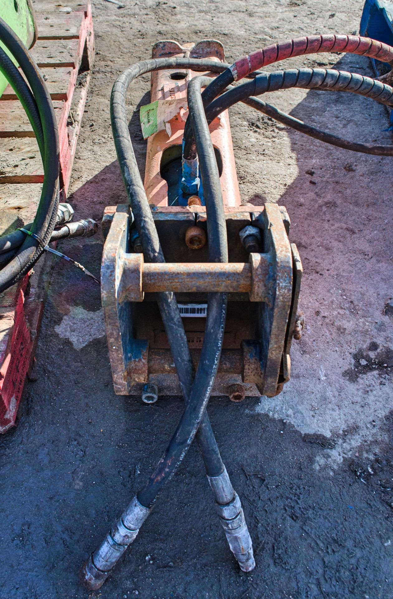 Epiroc EC40 hydraulic breaker to suit 1-3 tonne excavator c/w headstock Pin diameter: 30mm Pin - Image 4 of 4