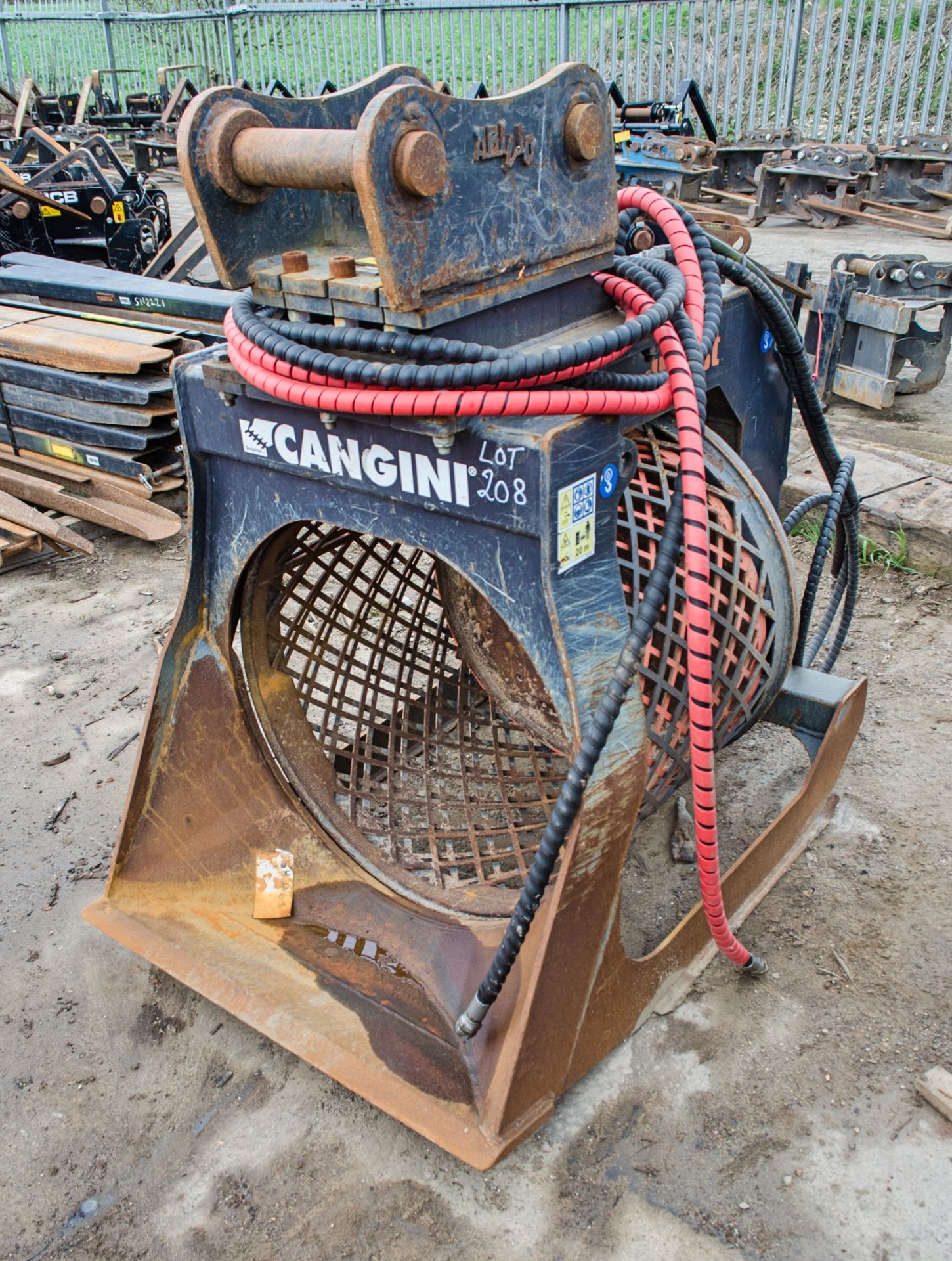 Cangini 2ft 6 inch hydraulic screening bucket for 7.5-14 tonne excavator c/w headstock Pin diameter: