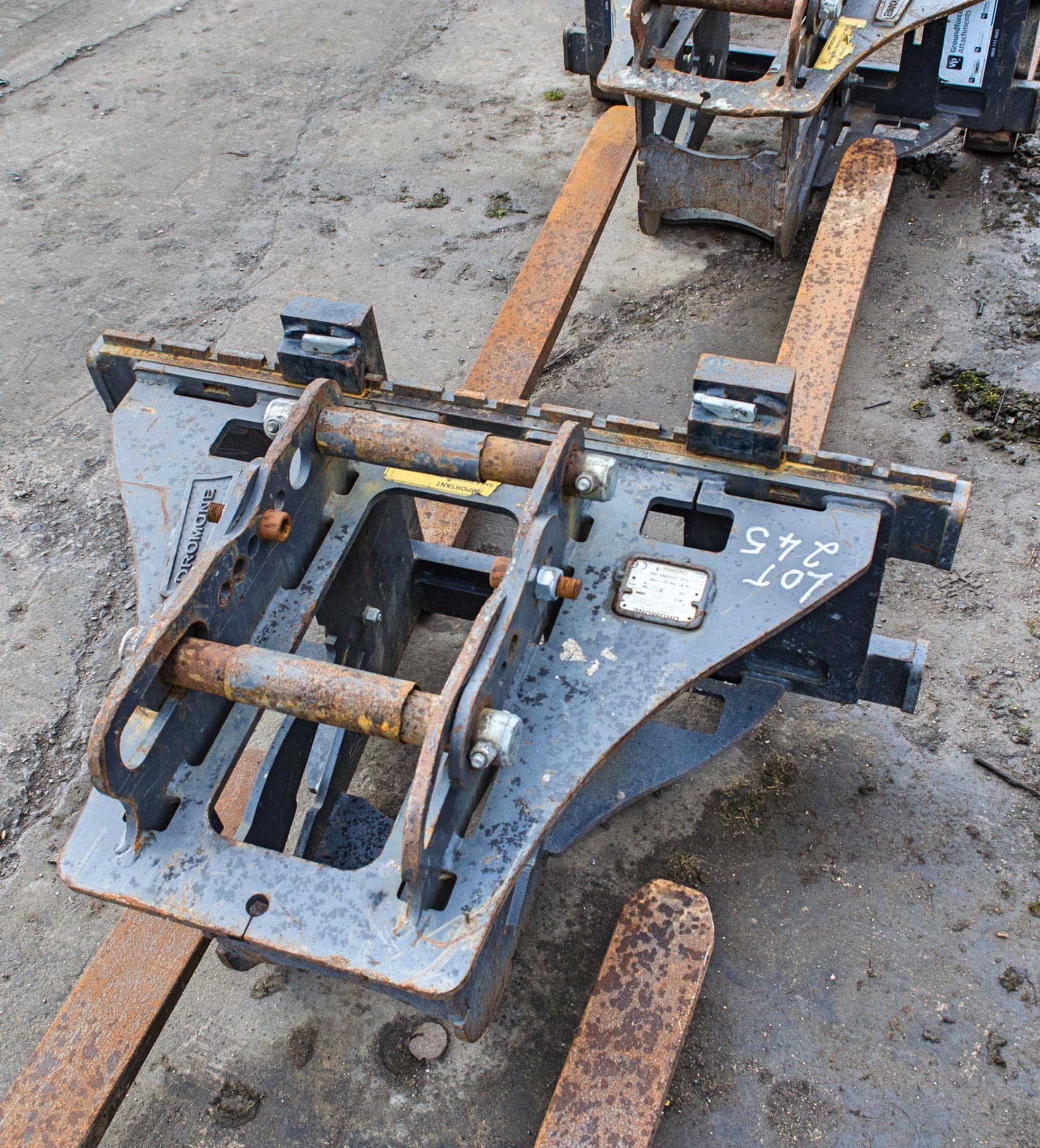 Dromone fork carriage to suit 6-9 tonne excavator Pin diameter: 45mm Pin centres: 300mm Pin width: - Image 2 of 2