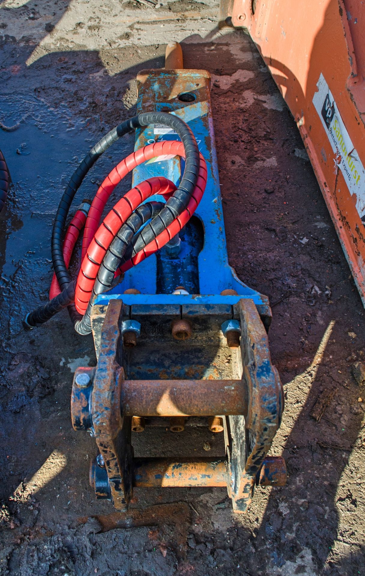 Epiroc Hydraulic breaker to suit 5 tonne excavator c/w headstock Pin diameter: 45mm Pin centres: - Image 4 of 4