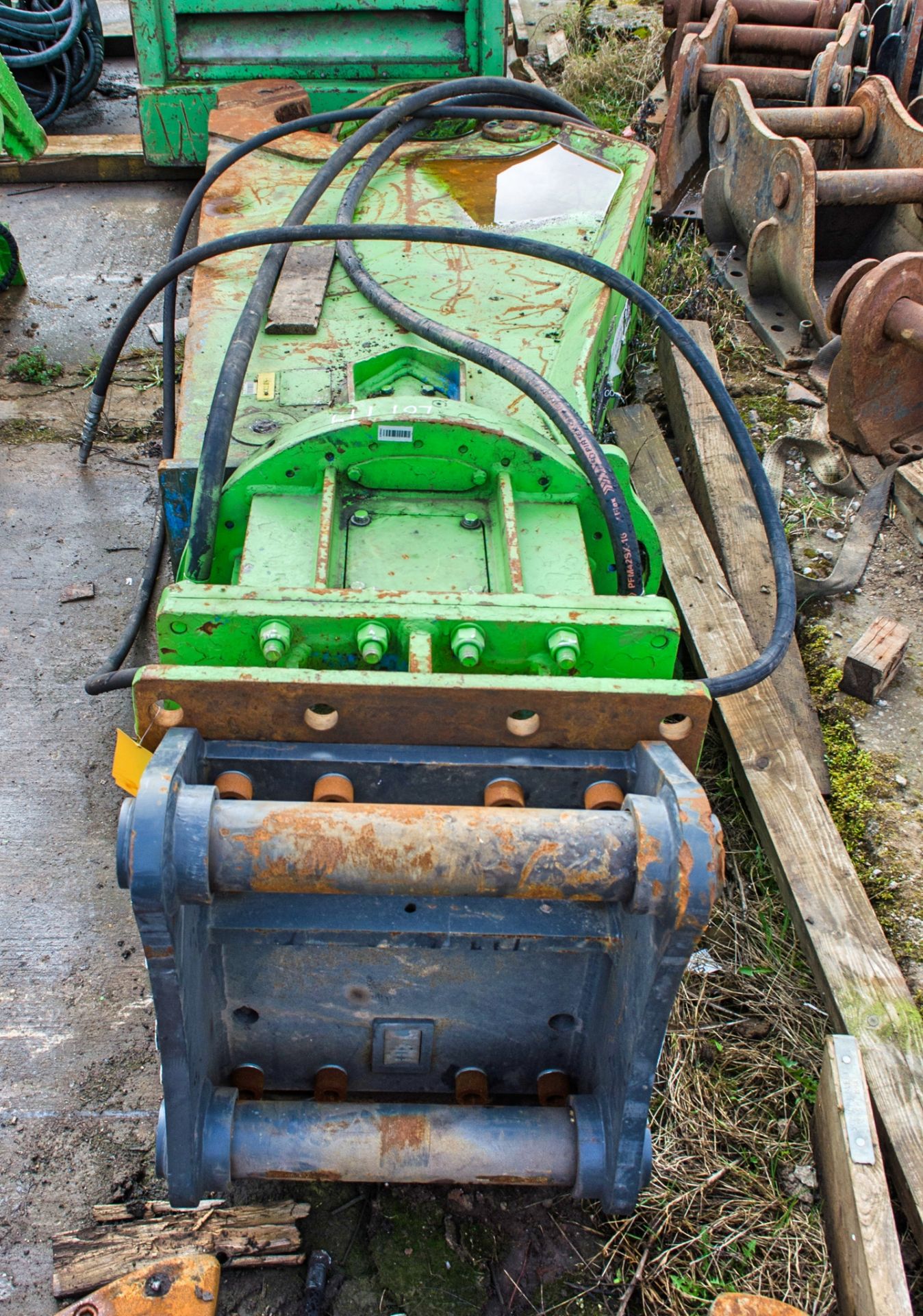 Hydraulic demolition shear for 29-45 tonne excavator c/w headstock Pin diameter: 90mm Pin centres: - Image 4 of 4