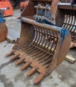 3ft 6 inch riddle bucket for 5-9 tonne excavator c/w headstock Pin diameter: 45mm Pin centres: 230mm