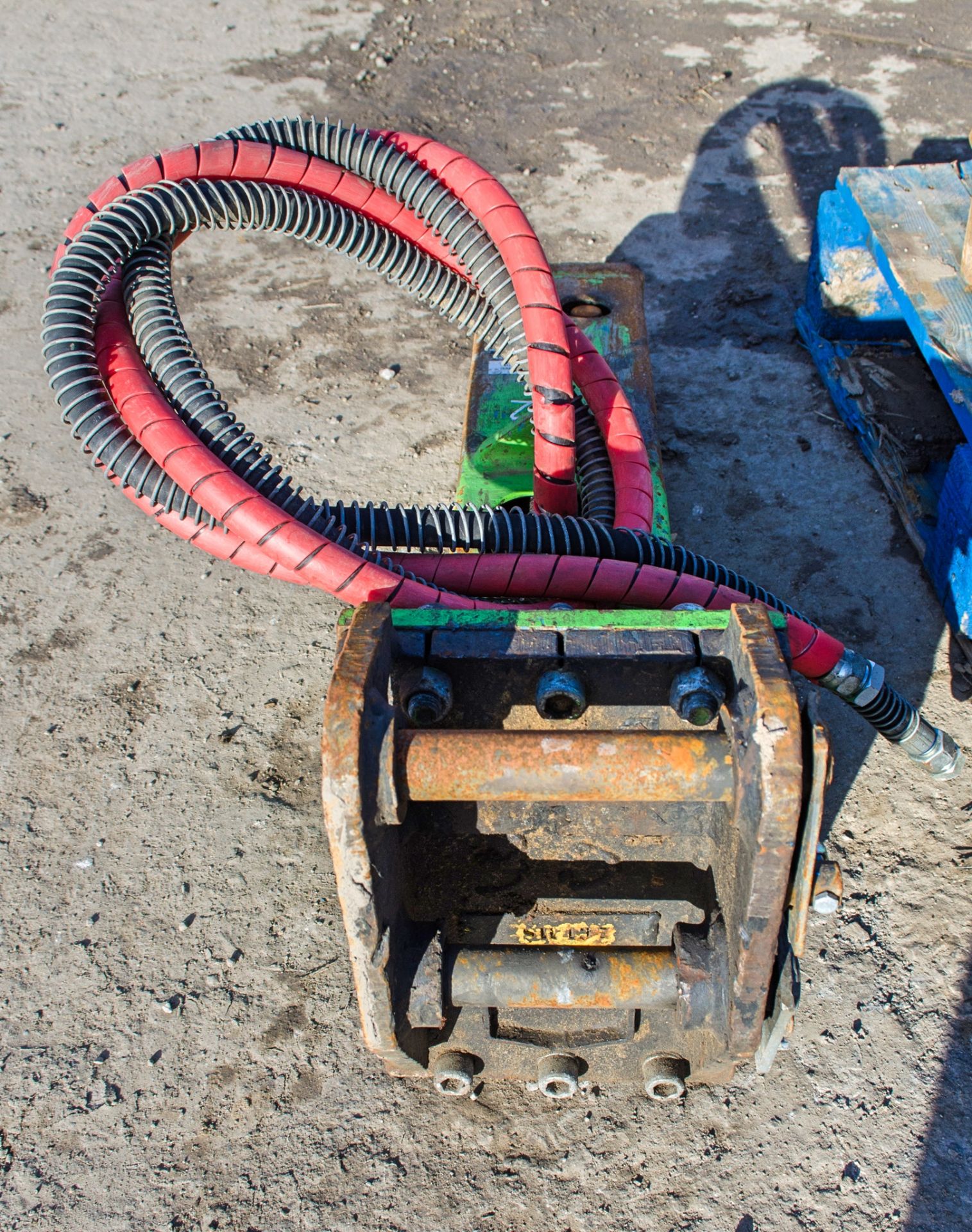 Epiroc EC40 hydraulic breaker to suit 1-3 tonne excavator c/w headstock Pin diameter: 30mm Pin - Image 4 of 4