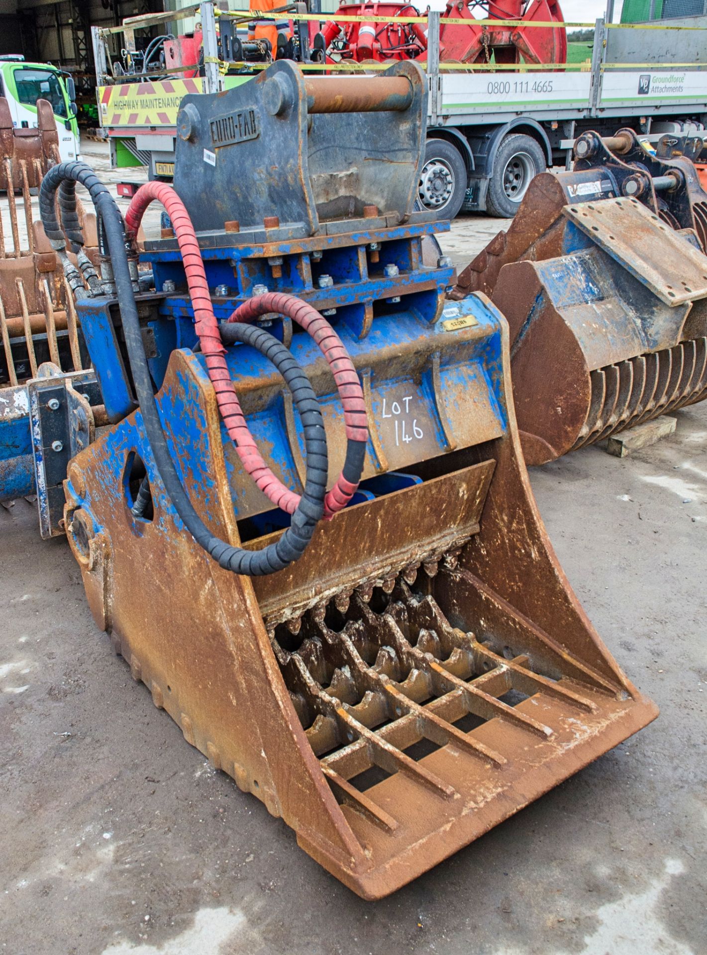 Hydraulic 2ft 6 inch crusher bucket for 10-16 tonne excavator c/w headstock Pin diameter: 70mm Pin