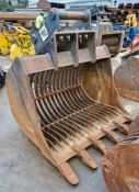 5ft riddle bucket for 20-30 tonne excavator c/w headstock Pin diameter: 90mm Pin centres: 530mm