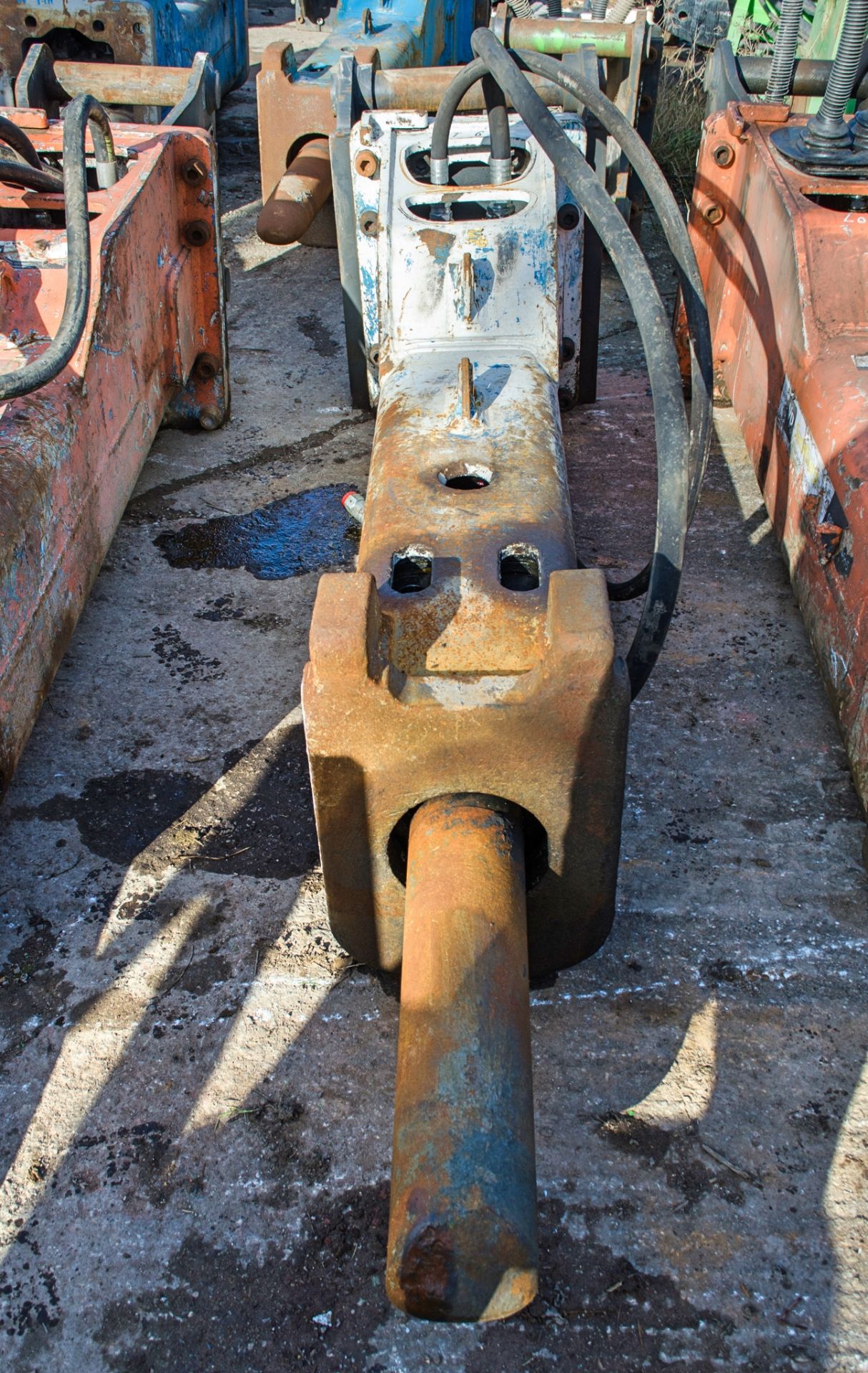 Construction Tools RX26L hydraulic breaker to suit 19-32 tonne excavator c/w headstock Pin diameter: - Image 3 of 4