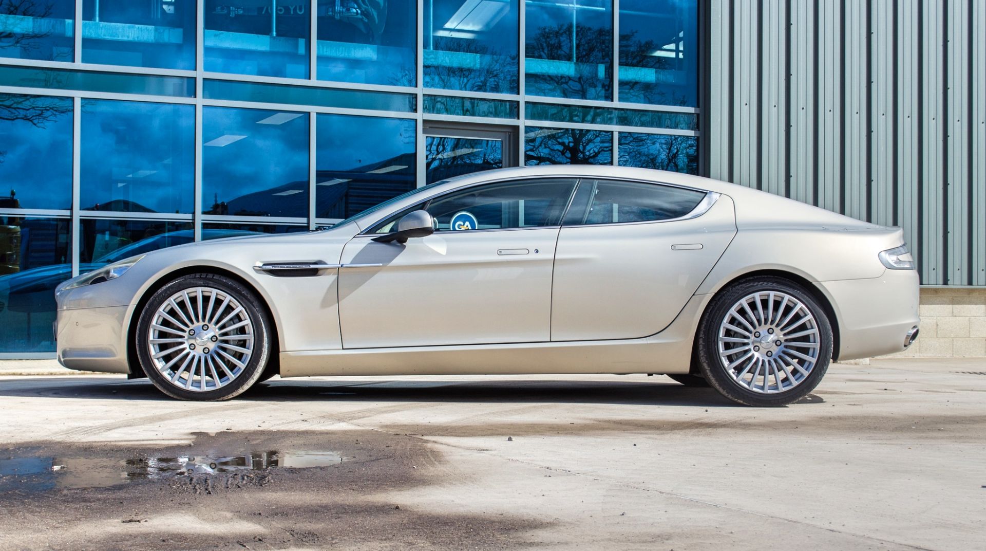 2011 Aston Martin Rapide 5.9 V12 Auto 5 door hatchback - Image 15 of 63