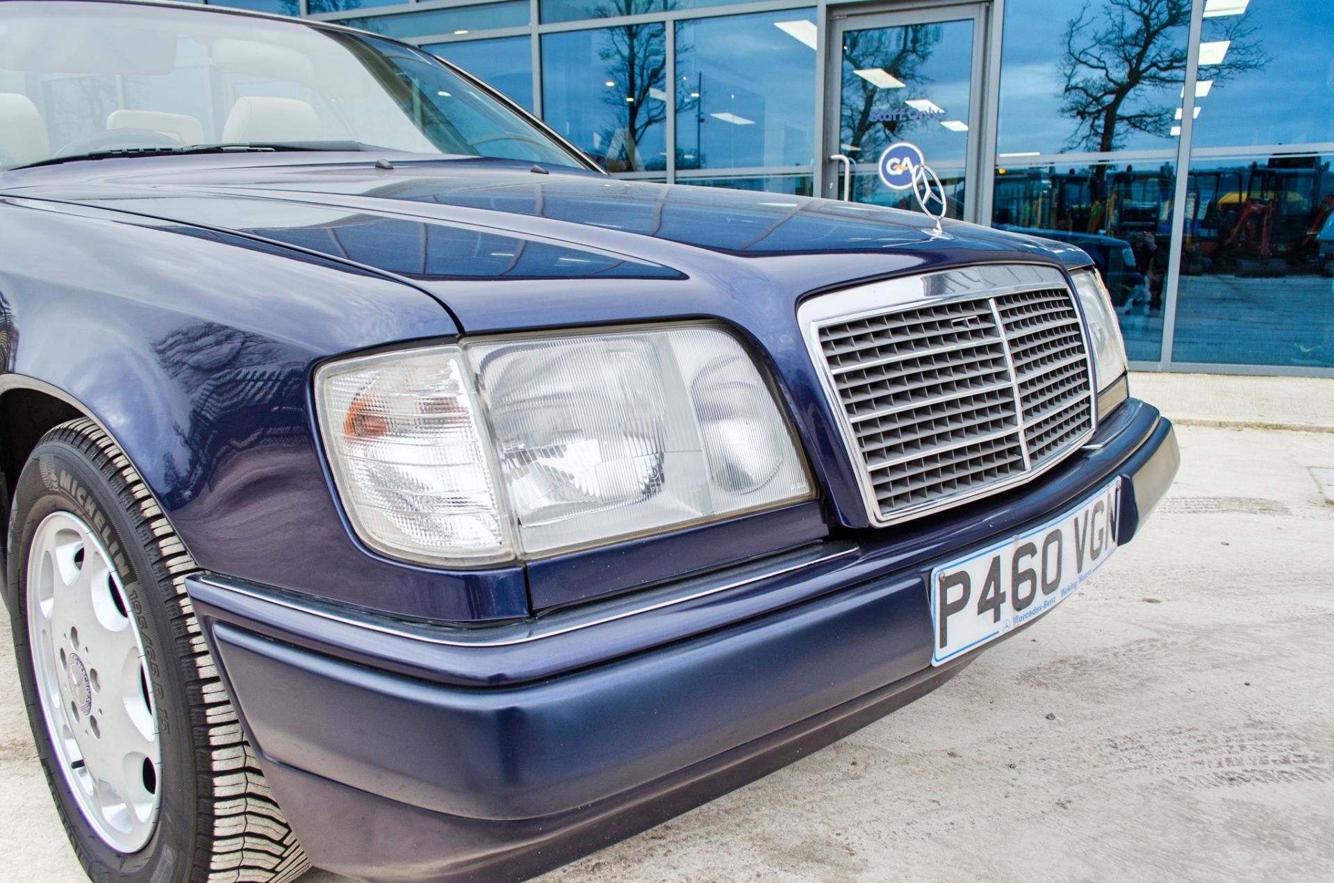 1997 Mercedes E220 2.2 litre 2 door cabriolet Registration: P460VGN Chassis: WDB1240622C292059 - Image 18 of 60