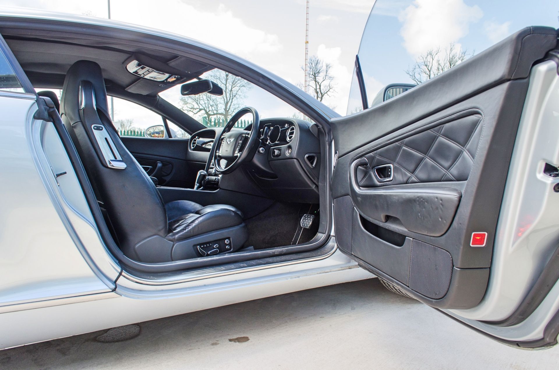 2005 Bentley Continental GT Mulliner 6 litre W12 2 door coupe - Image 32 of 67