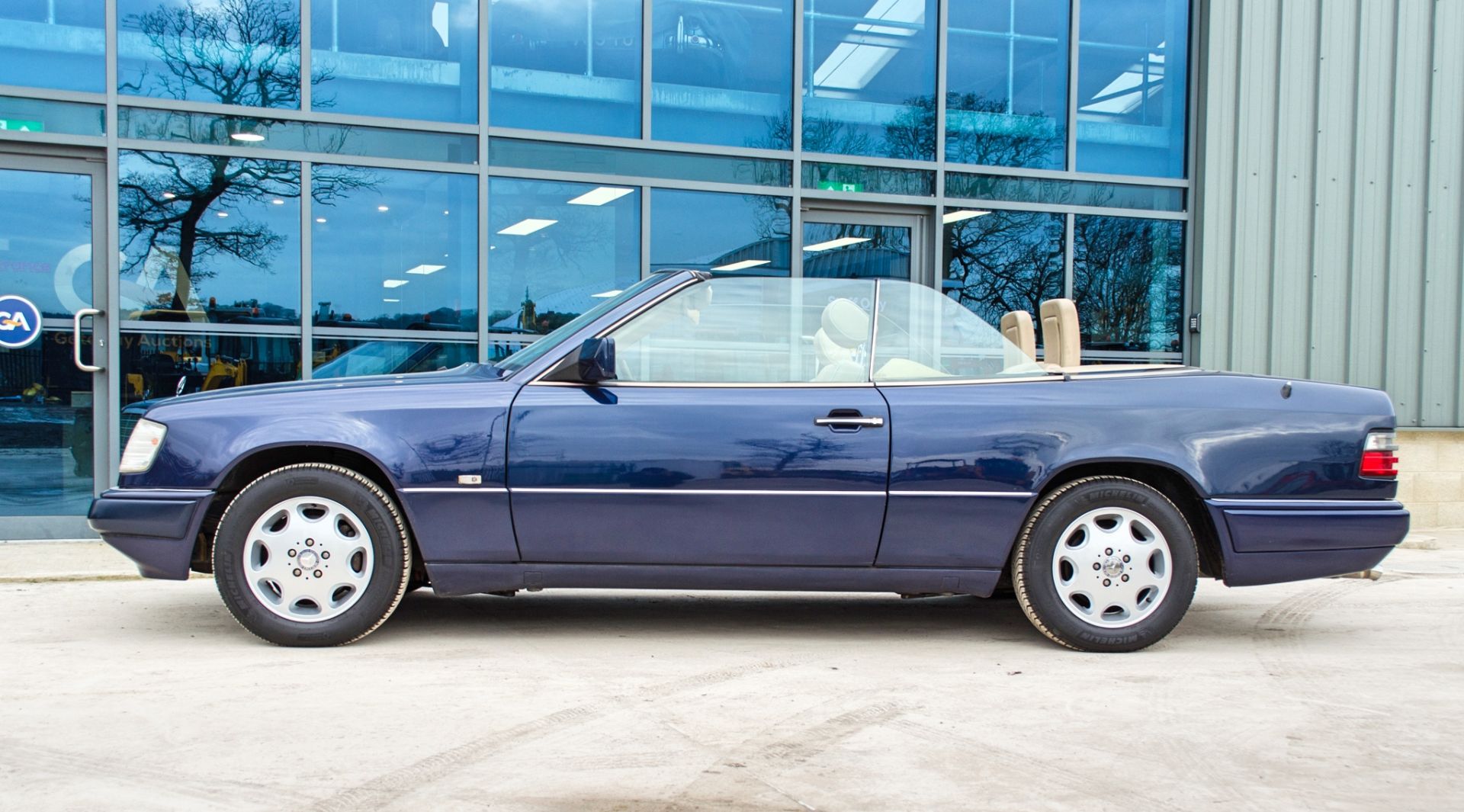 1997 Mercedes E220 2.2 litre 2 door cabriolet Registration: P460VGN Chassis: WDB1240622C292059 - Image 15 of 60