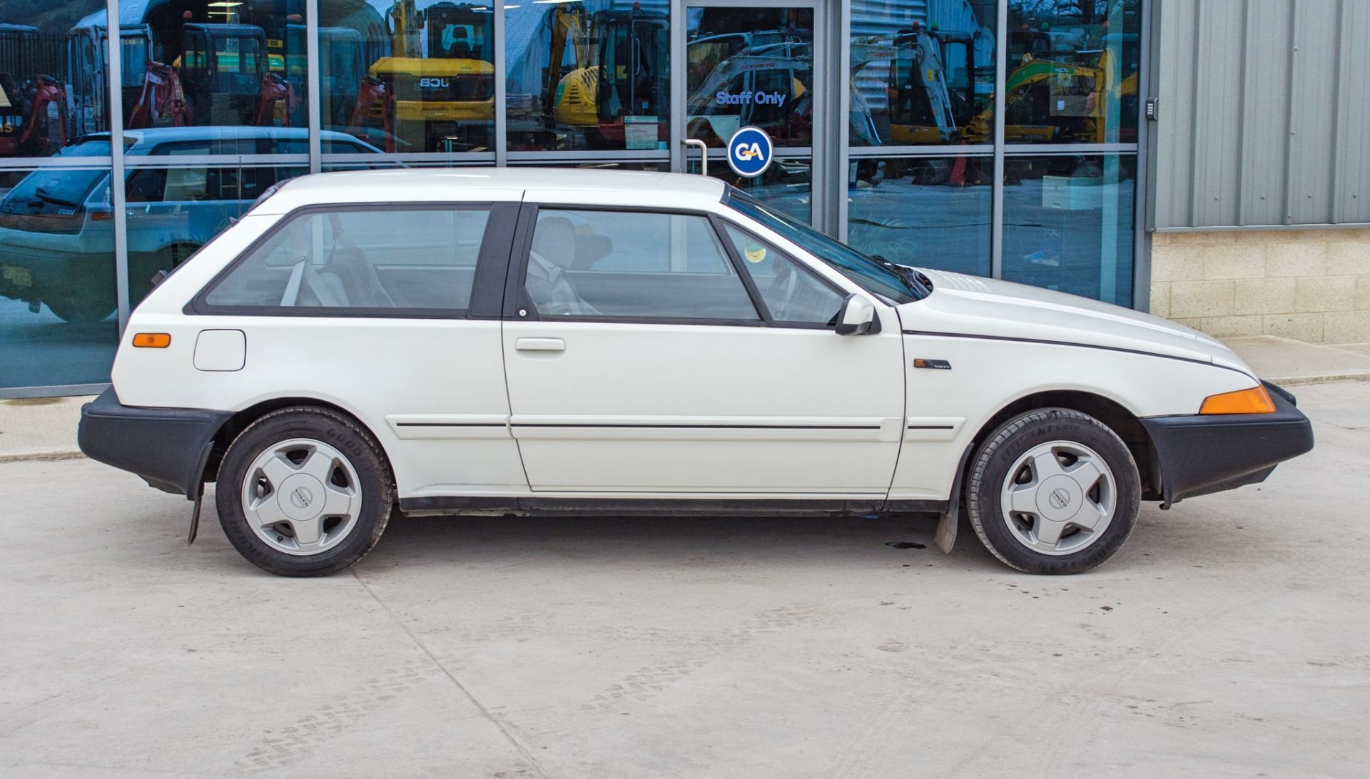 1987 Volvo 480 ES 1721CC 3 door hatchback Guide; £2,000 to £3,000  Registration: E517LHV Chassis: - Image 14 of 56