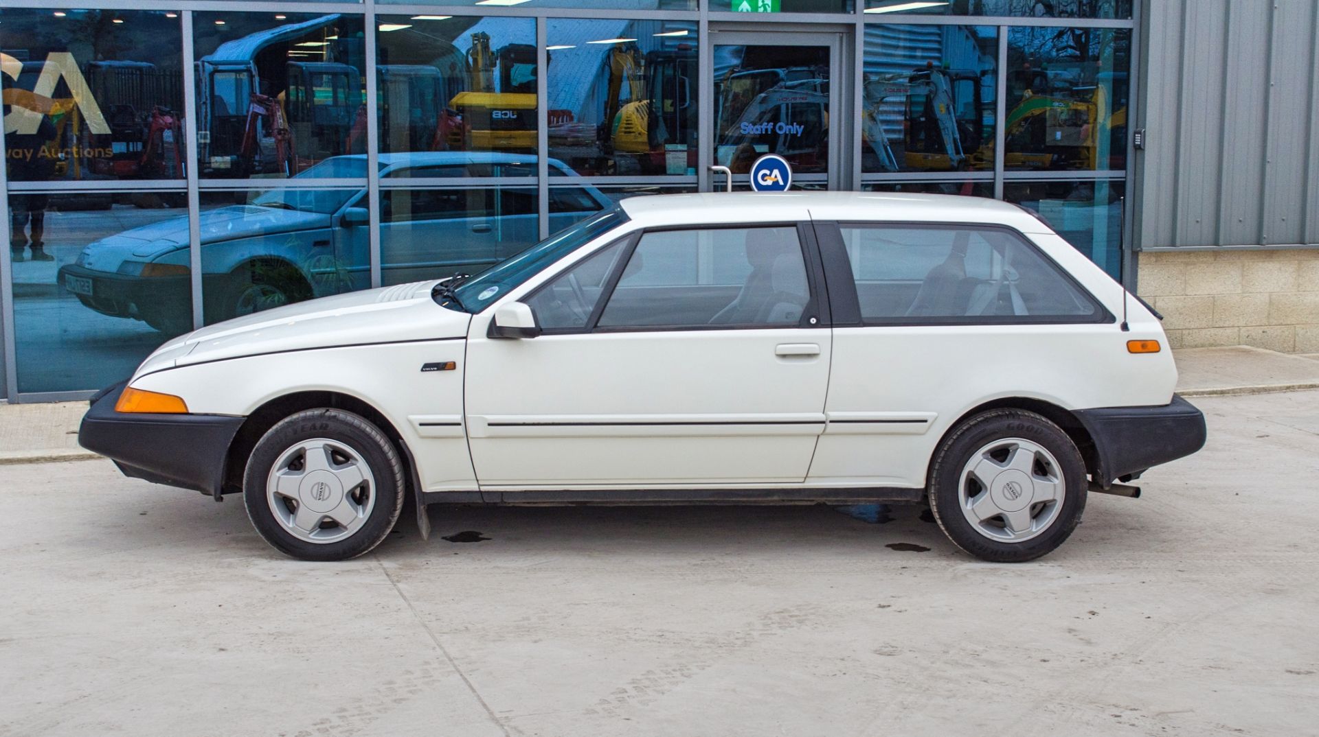 1987 Volvo 480 ES 1721CC 3 door hatchback Guide; £2,000 to £3,000  Registration: E517LHV Chassis: - Image 16 of 56