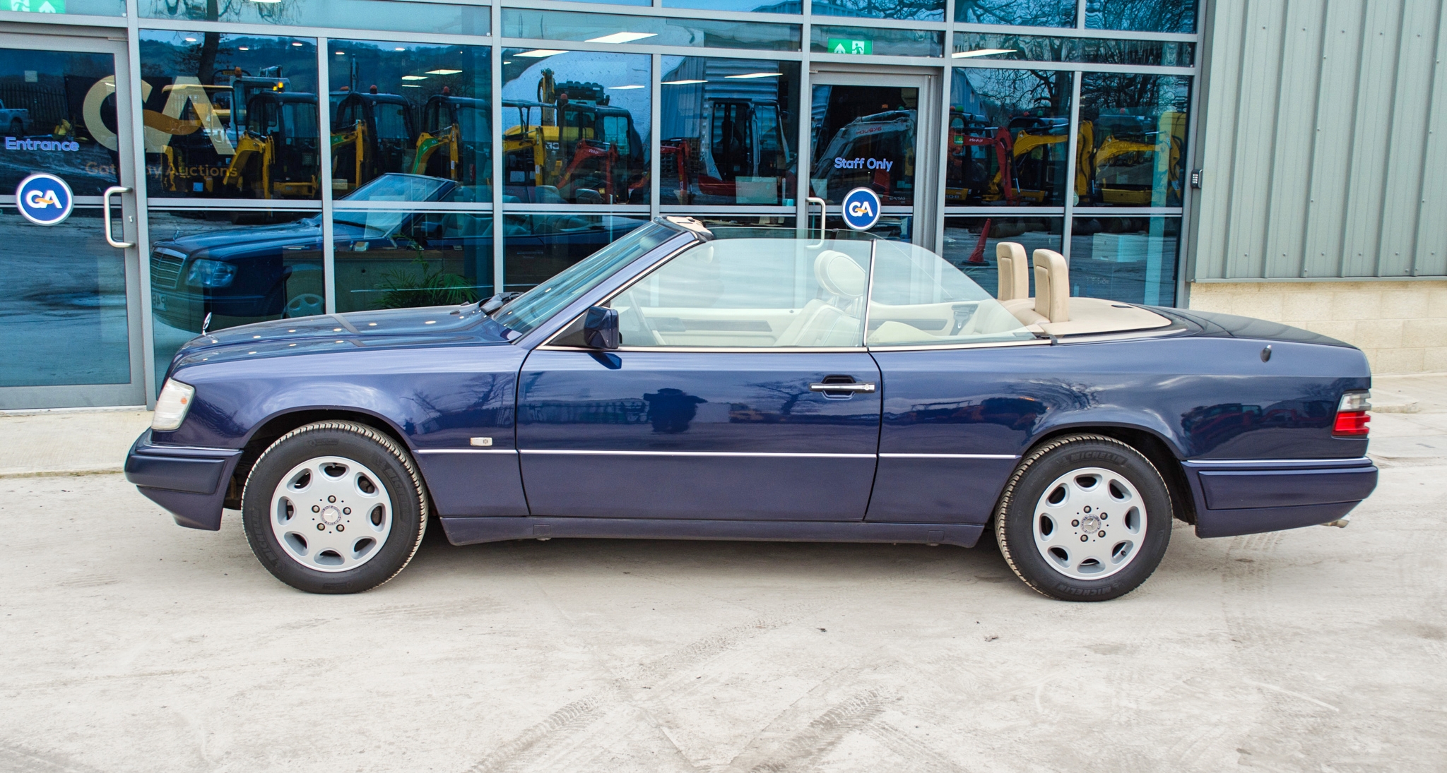 1997 Mercedes E220 2.2 litre 2 door cabriolet Registration: P460VGN Chassis: WDB1240622C292059 - Image 16 of 60