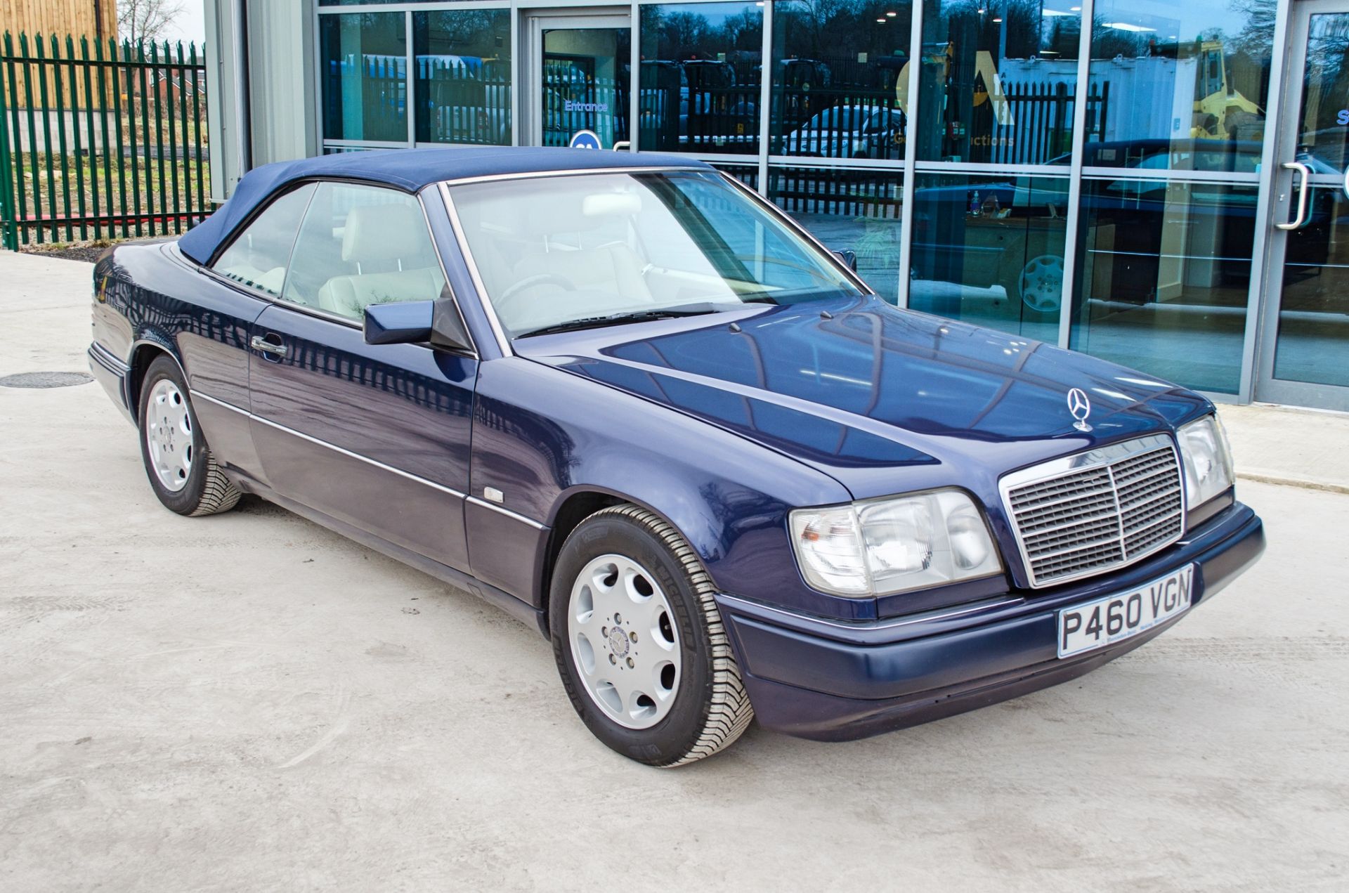 1997 Mercedes E220 2.2 litre 2 door cabriolet Registration: P460VGN Chassis: WDB1240622C292059 - Image 25 of 60