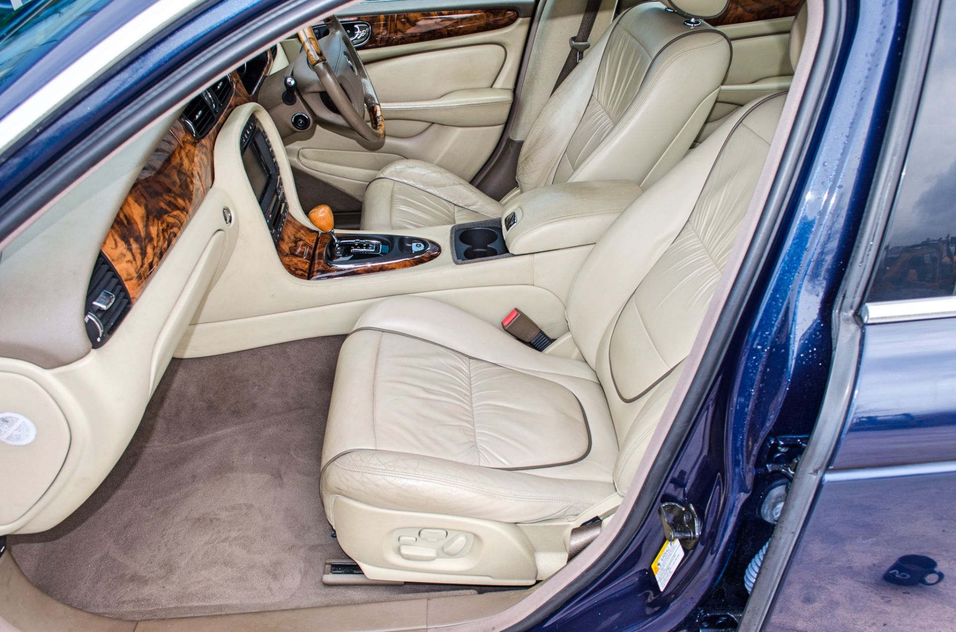 2007 Jaguar XJ Series 2.7 TDVI Sovereign 4 door saloon - Image 35 of 52