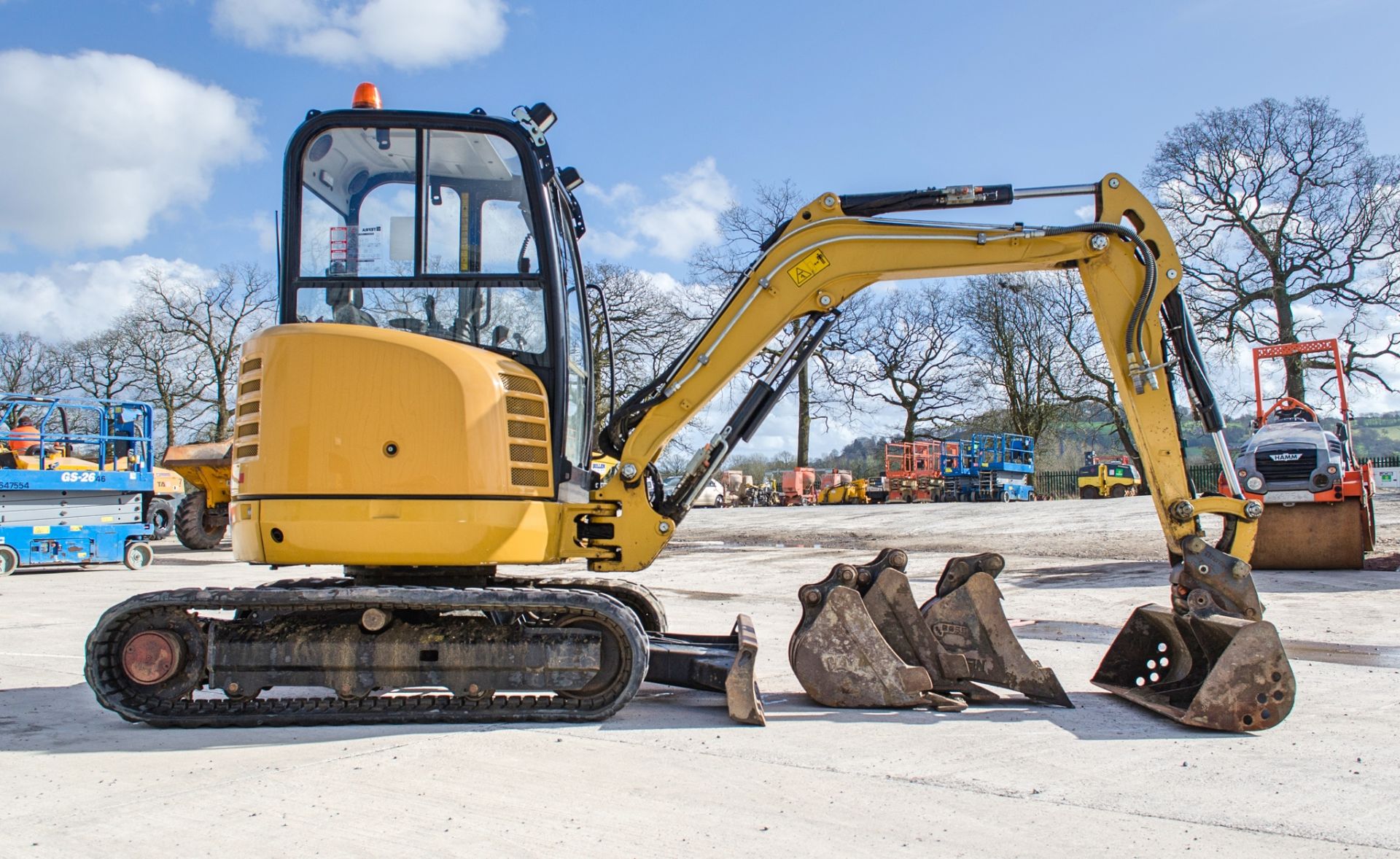 Caterpillar 302.7D CR 2.7 tonne rubber tracked mini excavator Year: 2018 S/N: LJL05220 Recorded - Image 8 of 23