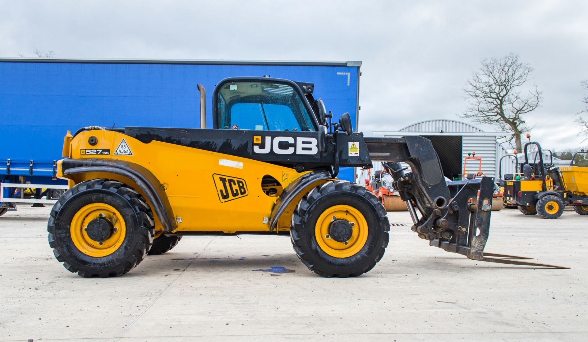 JCB 527-55 5.5 metre telescopic handler Year: 2014 S/N: 1419848 Recorded Hours: 2727 A643446 - Image 8 of 23