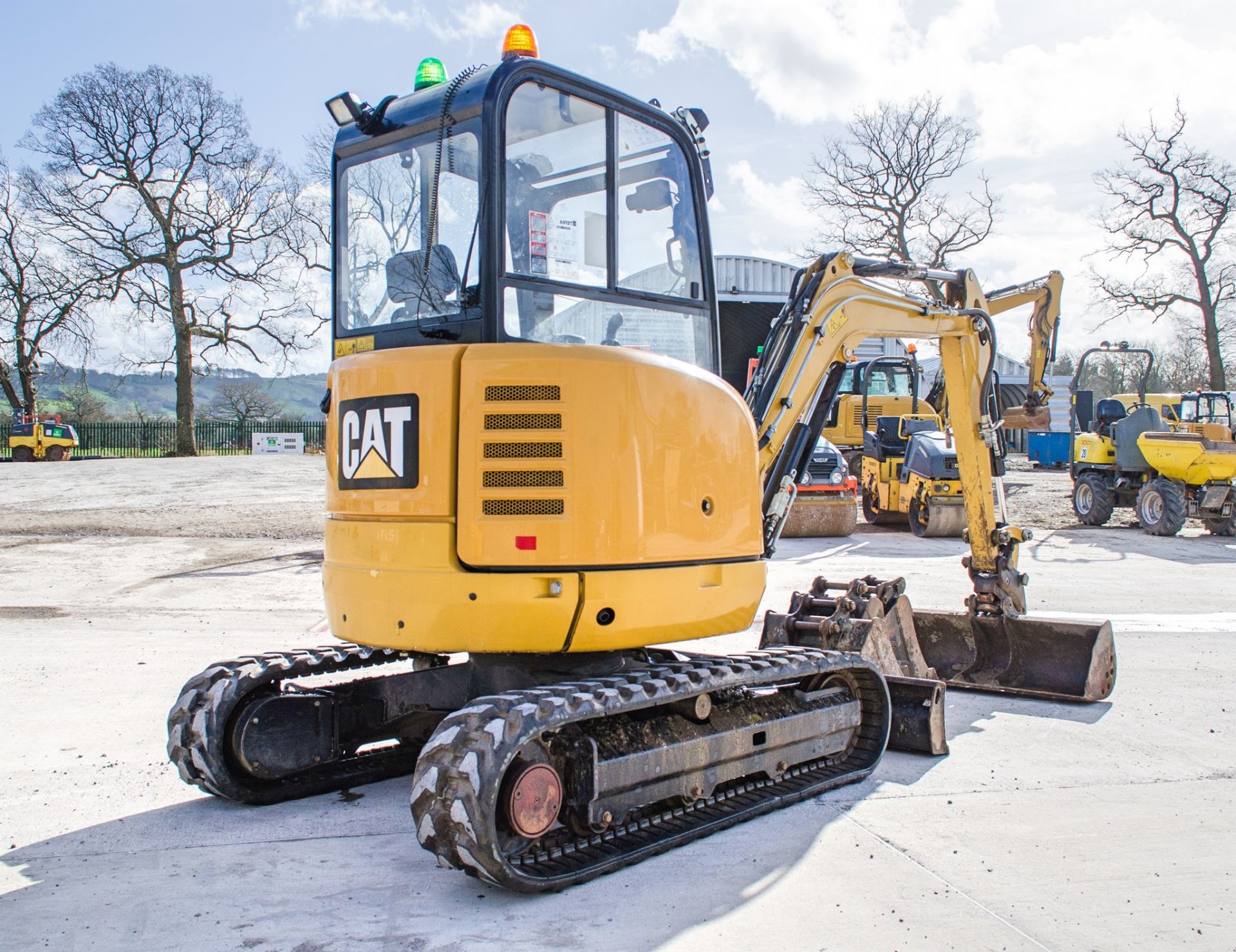 Caterpillar 302.7D CR 2.7 tonne rubber tracked mini excavator Year: 2018 S/N: LJL05220 Recorded - Image 3 of 23