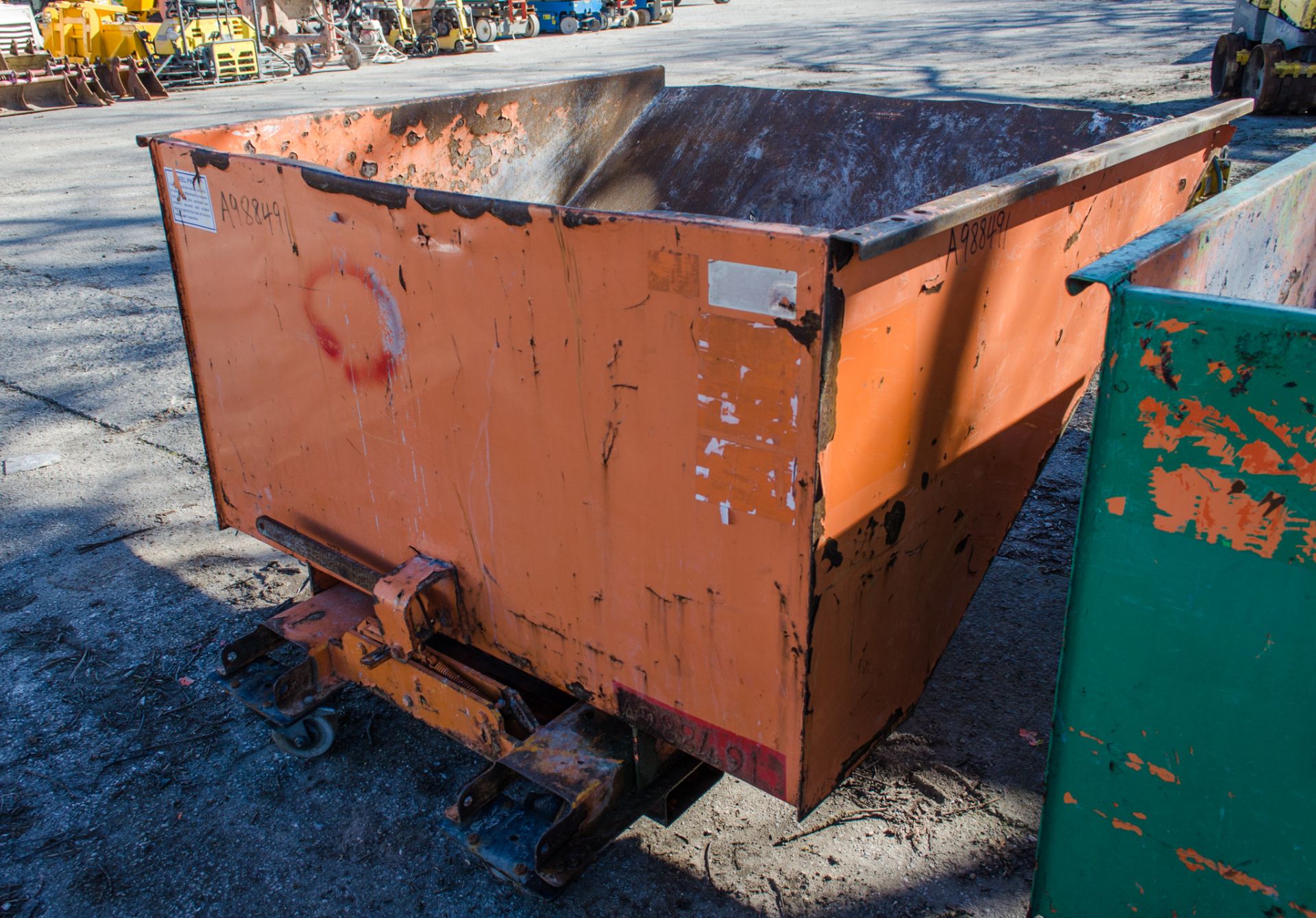 Mobile steel tipping skip A988491 - Image 2 of 2