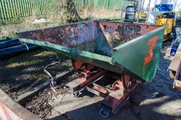 Mobile steel tipping skip A625739