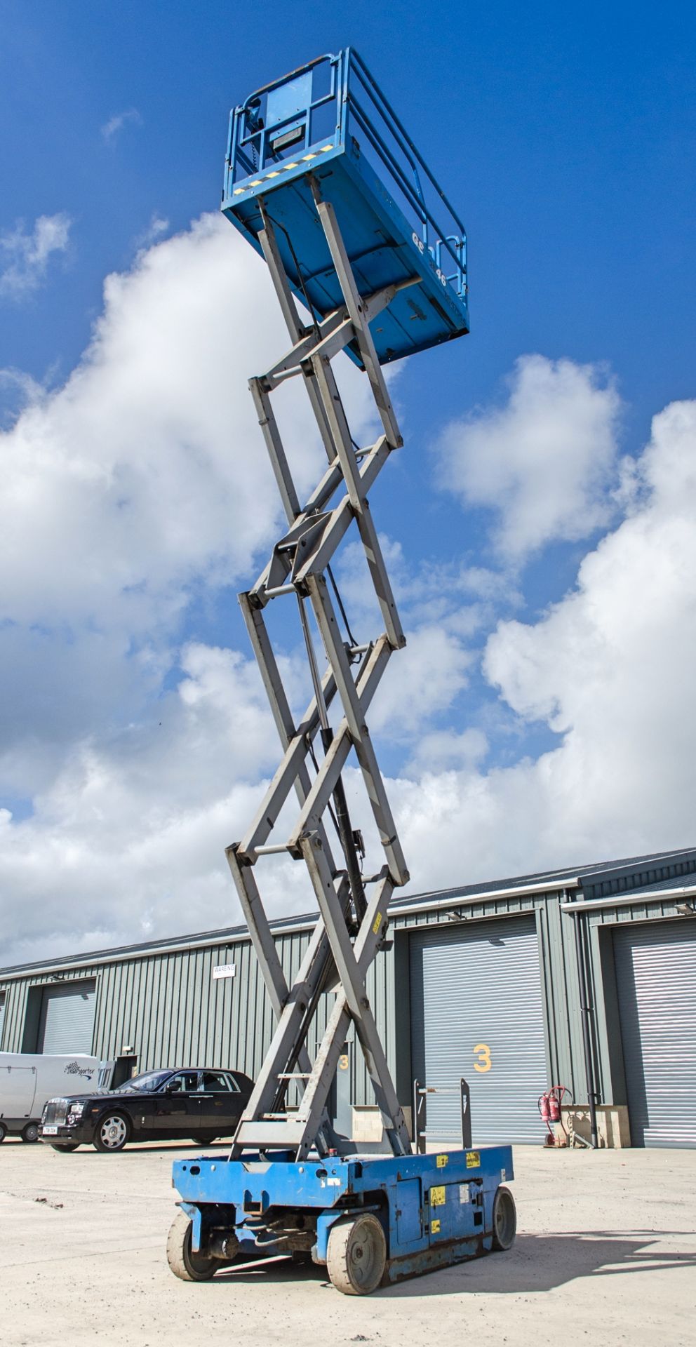 Genie GS2646 battery electric scissor lift access platform Year: 2014 S/N: 14090 Recorded Hours: 165 - Image 5 of 9