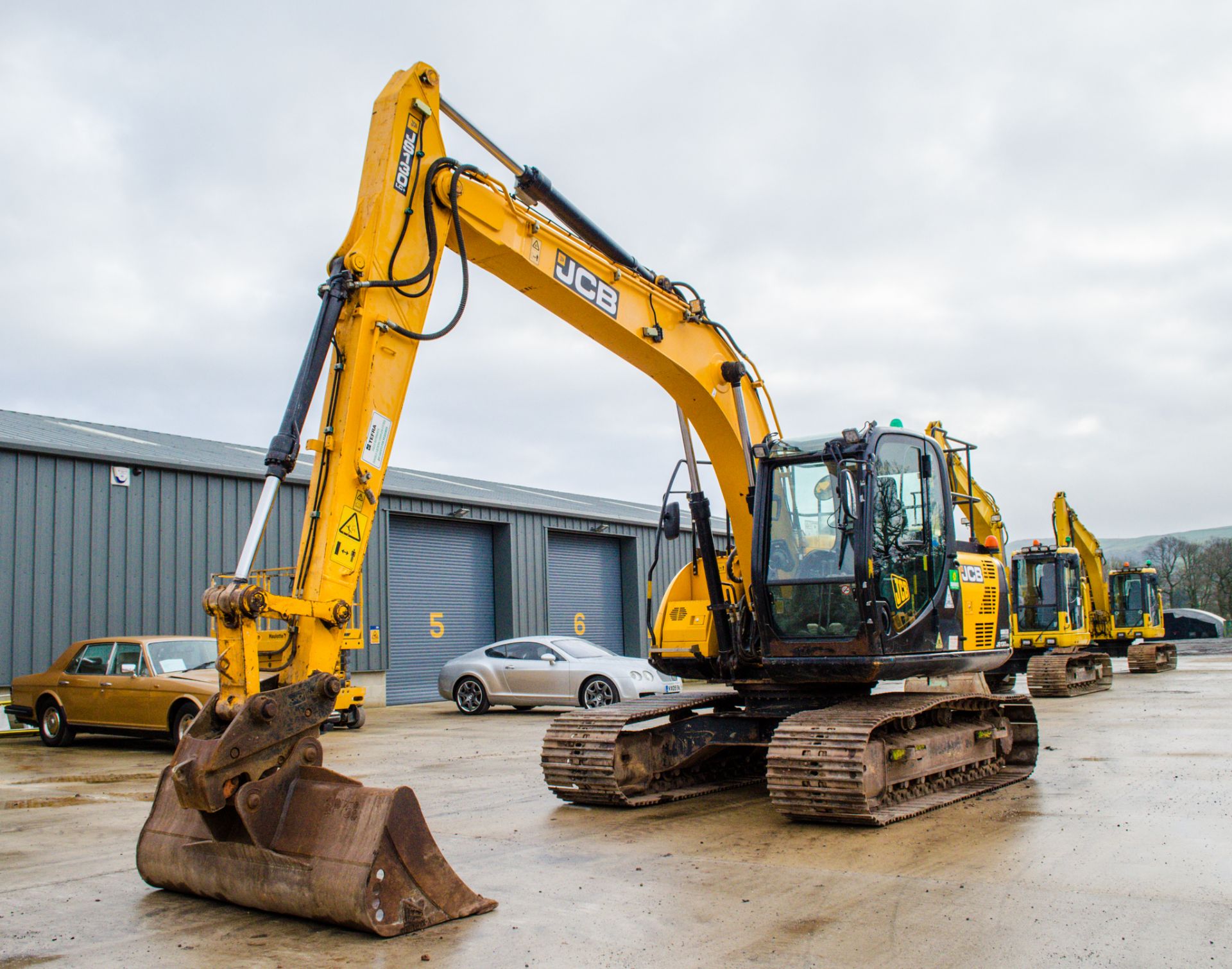 JCB JS130 LC+ 13 tonne steel tracked excavator Year: 2015  S/N: J02441537 Recorded Hours: 4338