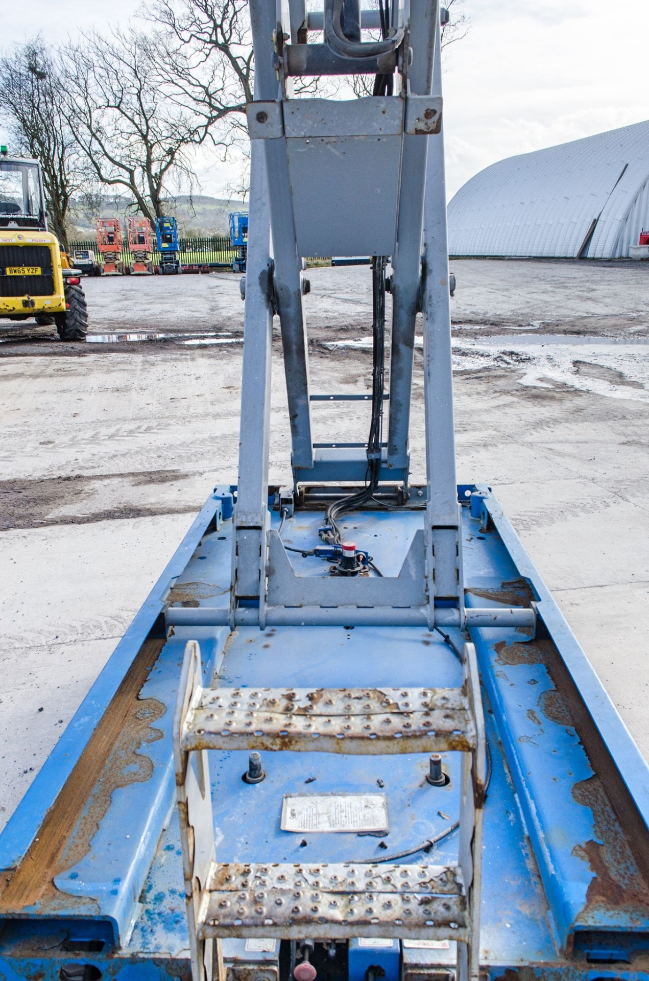 Genie GS2646 battery electric scissor lift access platform Year: 2014 S/N: 12248 Recorded Hours: 228 - Image 7 of 11