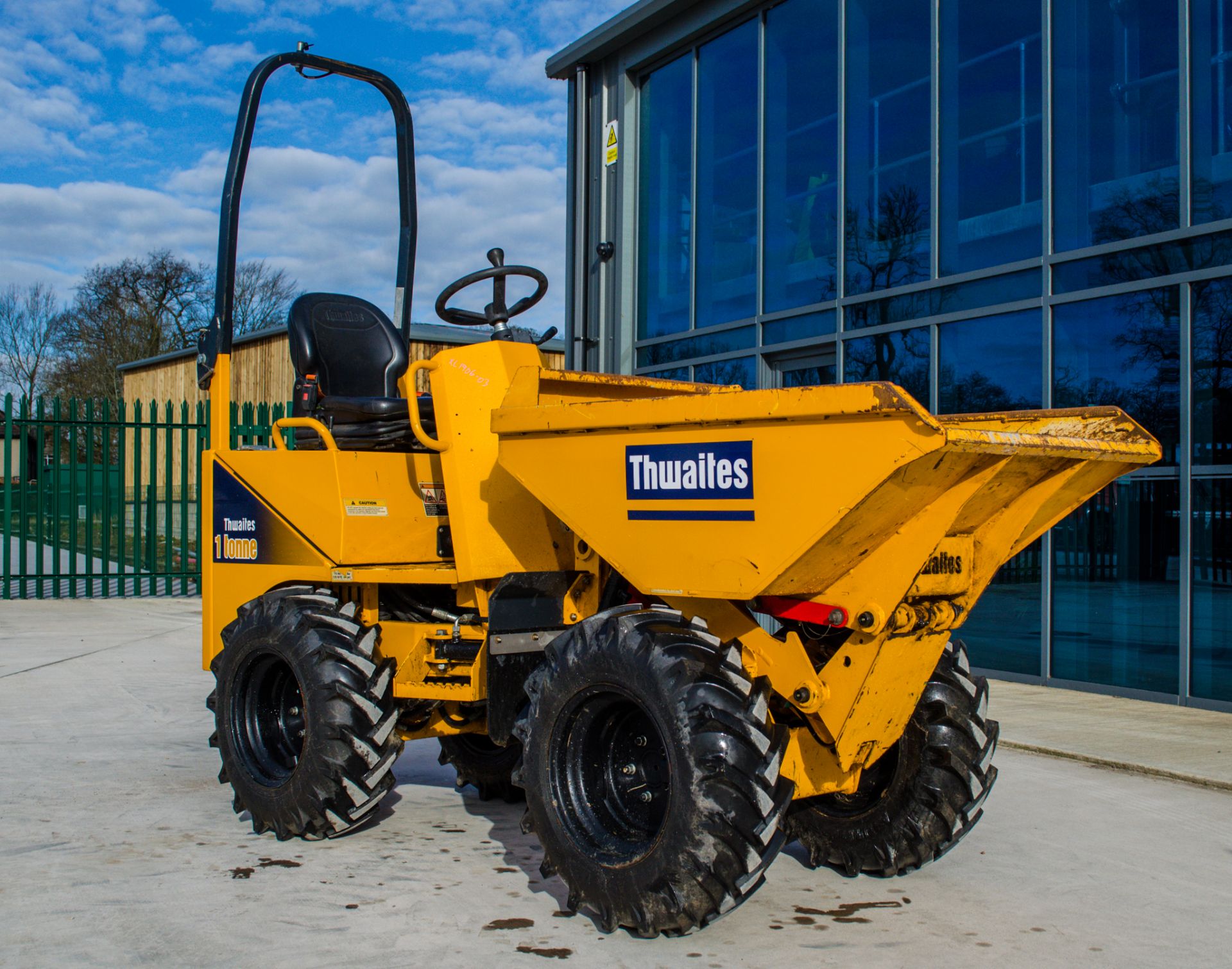 Thwaites 1 tonne hi-tip dumper Year: 2019 S/N: 7E7541 Recorded Hours: 317 - Image 2 of 22