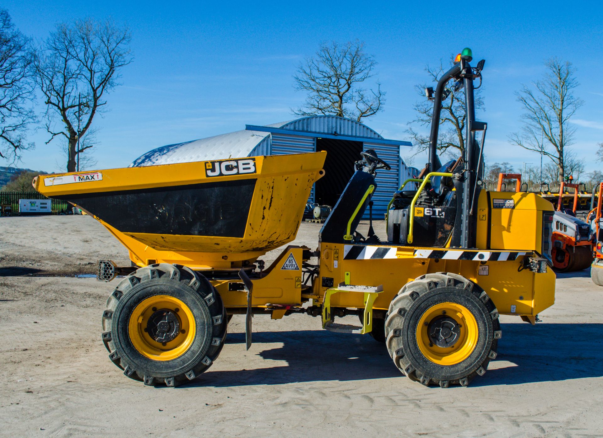 JCB 6T  6 tonne swivel skip dumper Year: 2019 S/N: 2915258 Recorded Hours: 1102 c/w V5 SD554 - Image 7 of 21