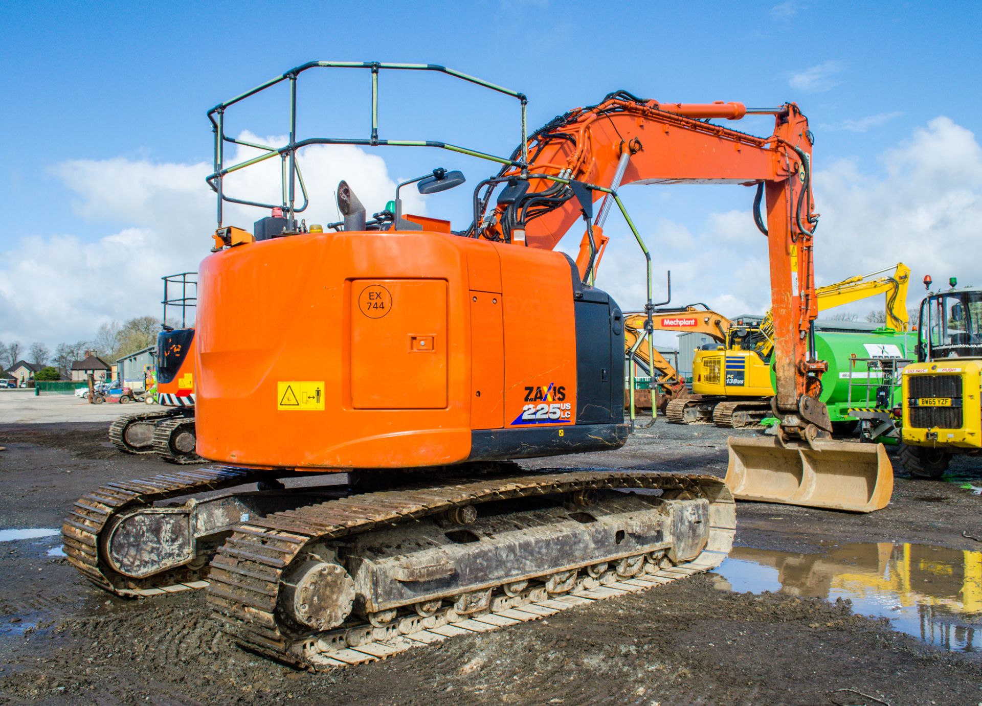 Hitachi ZX225 US-LC 26 tonne steel tracked excavator Year: 2018 S/N: 00500336 Recorded Hours: 6666 - Image 4 of 28