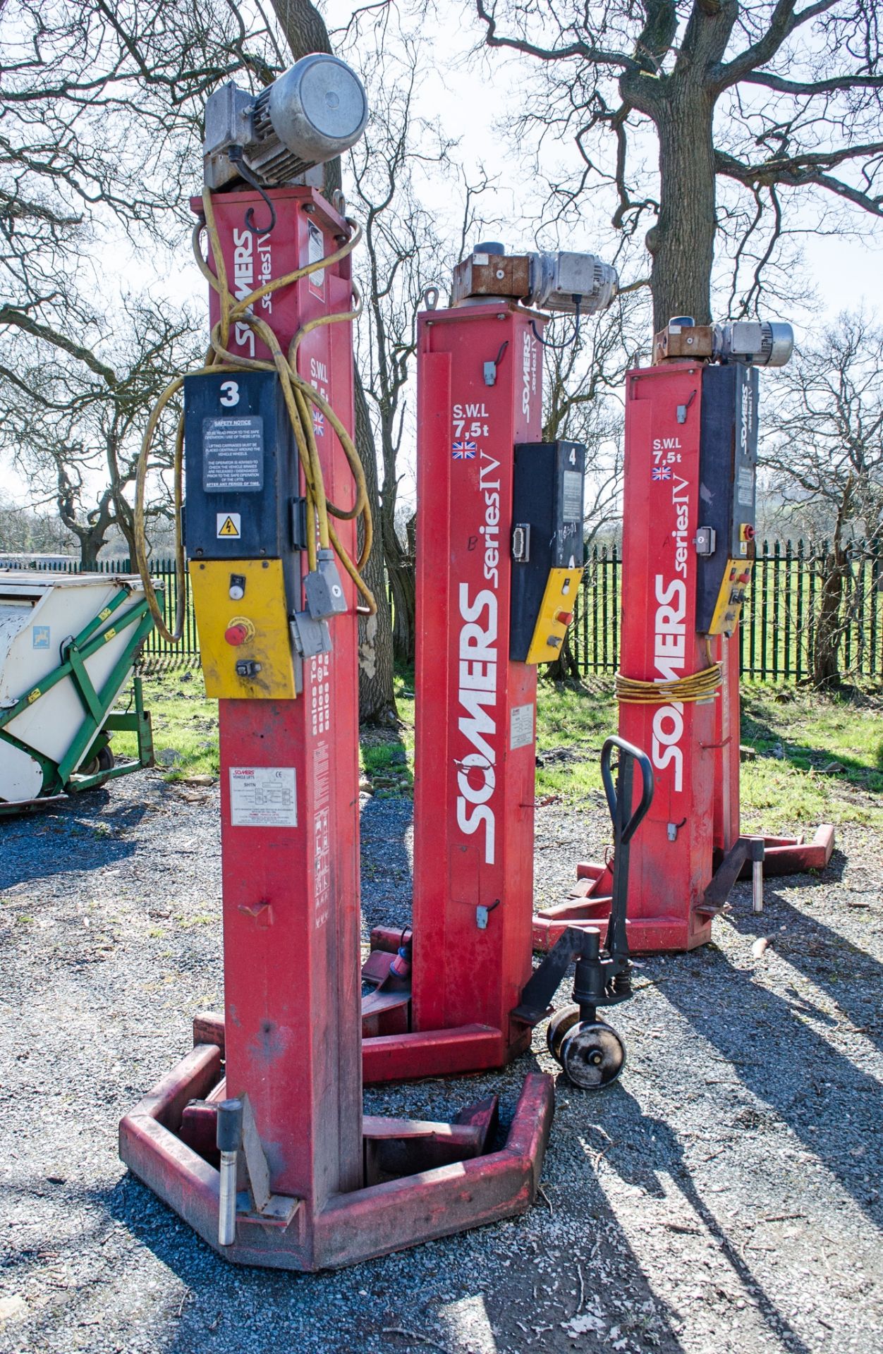 4 - Somers Series IV 7.5 tonne vehicle lifts ** Parts dismantled ** - Image 2 of 3