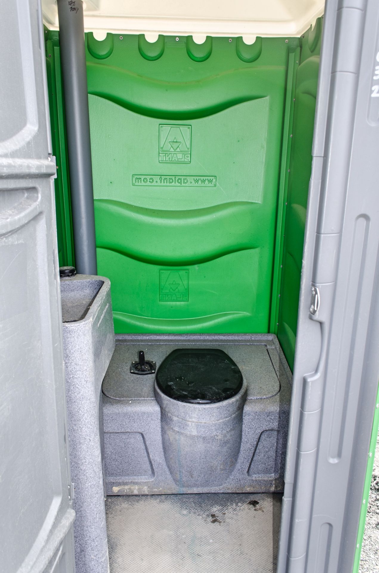 Plastic portable toilet unit A861032 - Image 3 of 3