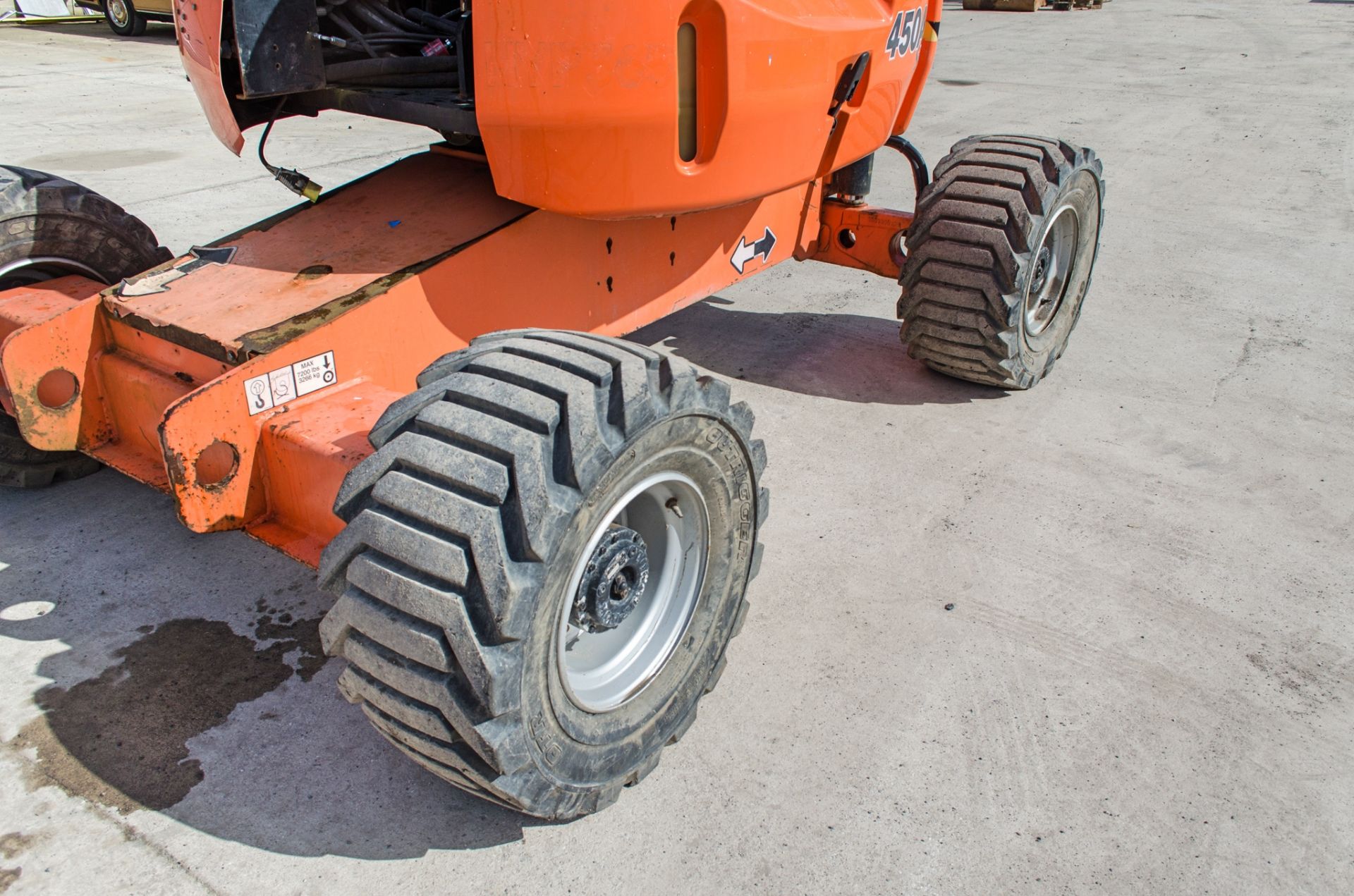 JLG 450AJ Series II diesel driven articulated boom lift access platform Year: 2014 S/N: E300002169 - Image 12 of 19