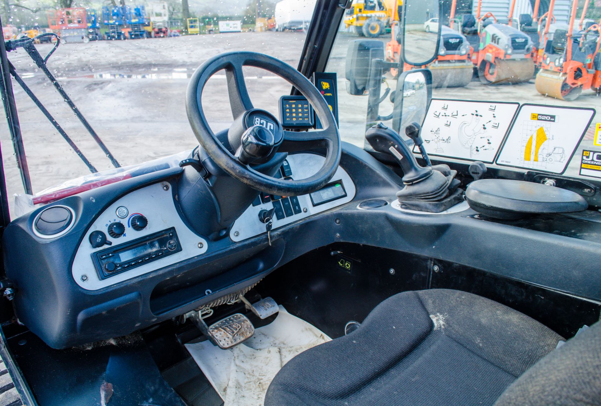 JCB 520-40 4 metre telescopic handler Year: 2018 S/N: 2709081 Recorded Hours: 2862 c/w air con - Image 16 of 18