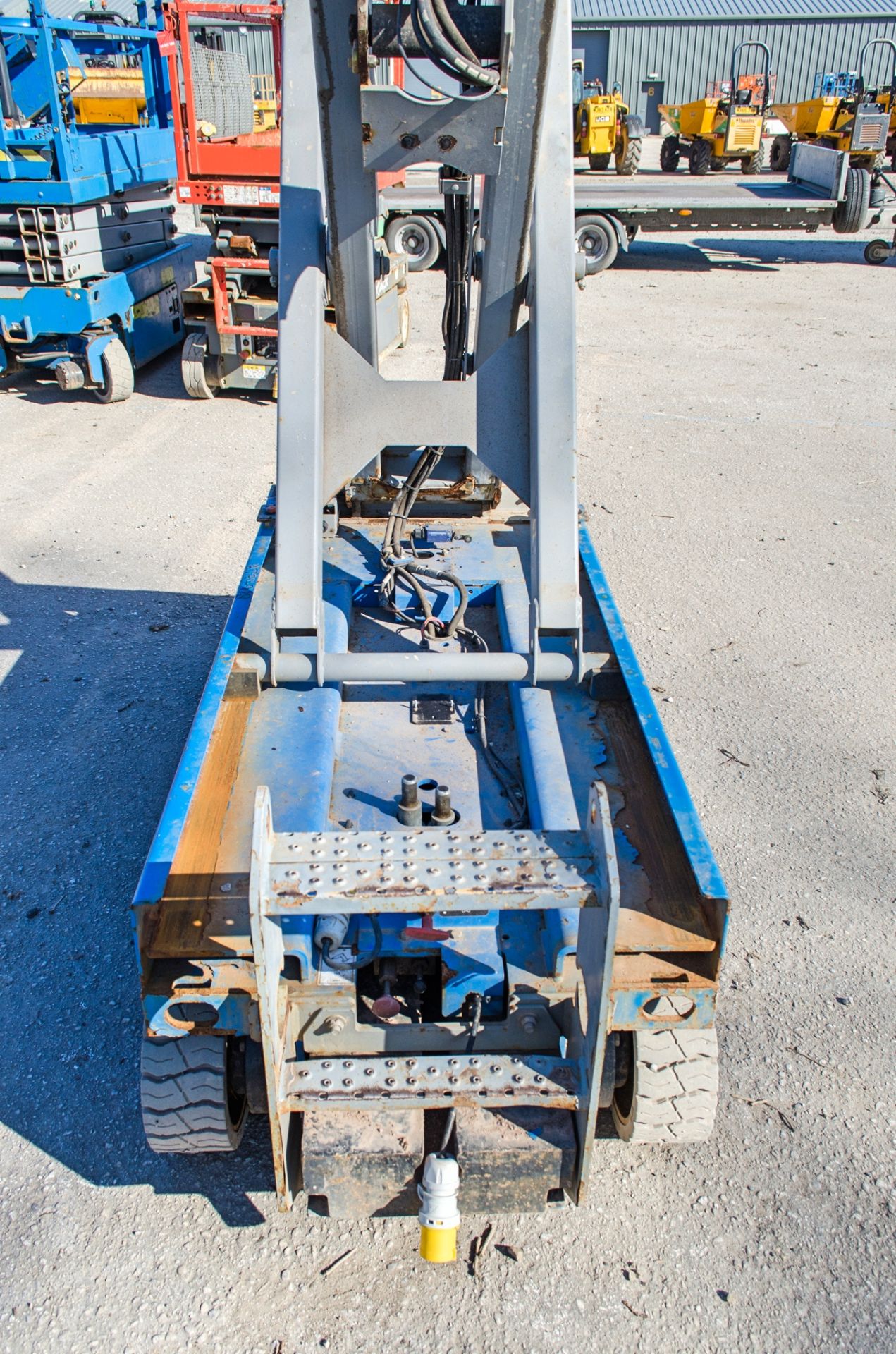 Genie GS1932 battery electric scissor lift access platform Year: 2016 S/N: 122525 Recorded Hours: - Image 7 of 11