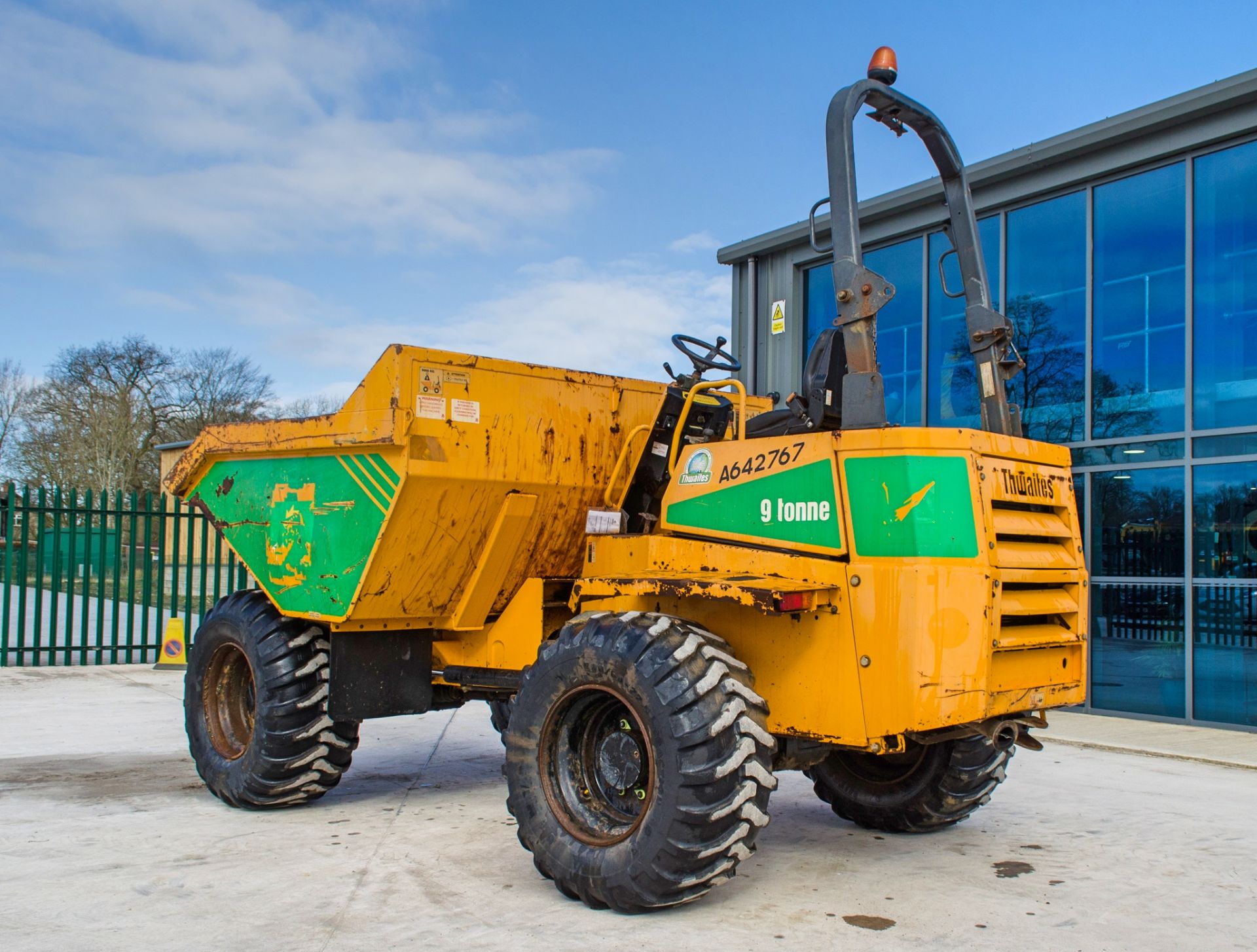 Thwaites 9 tonne straight skip dumper Year: 2014 S/N: 402C5950 Recorded Hours: 2389 A642767 - Image 3 of 21