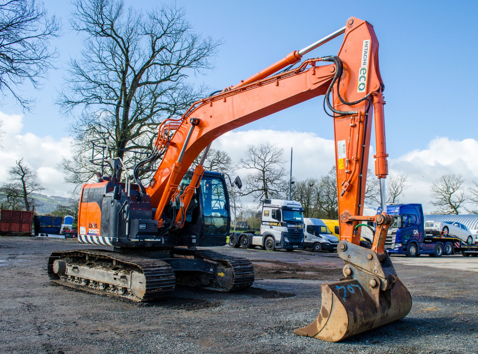Hitachi ZX225 US-LC 26 tonne steel tracked excavator Year: 2019 S/N: 00503076 Recorded Hours: 5576 - Image 2 of 27