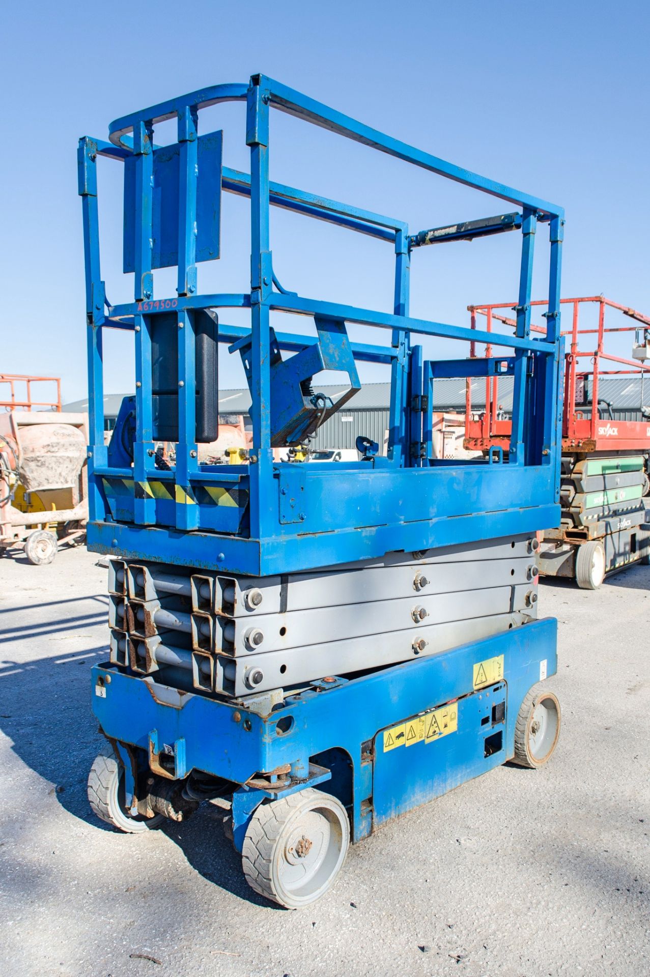 Genie GS1932 battery electric scissor lift access platform Year: 2015 S/N: 143713 Recorded Hours: