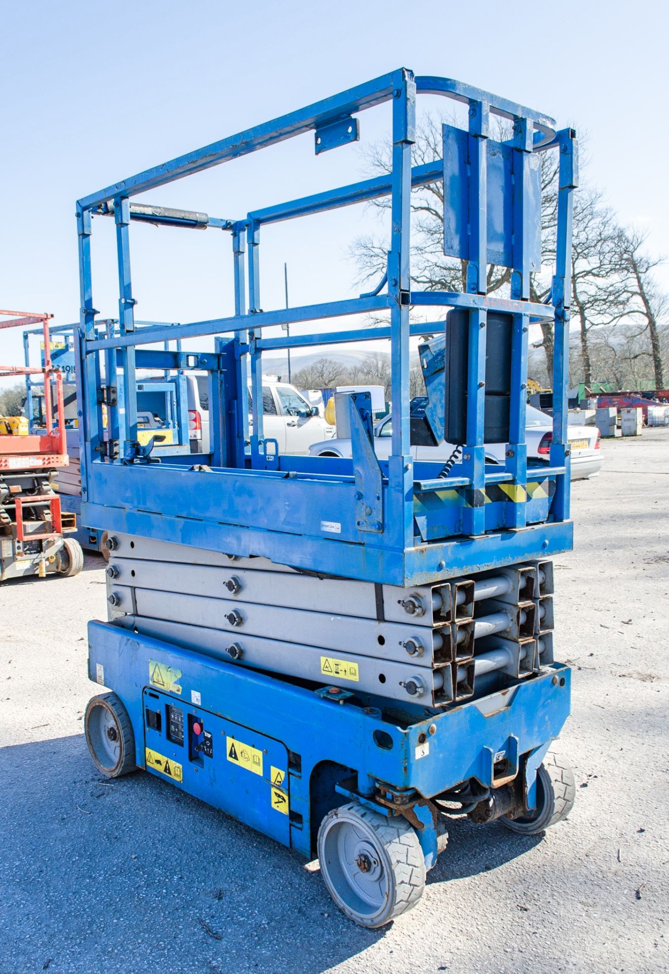Genie GS1932 battery electric scissor lift access platform Year: 2015 S/N: 143713 Recorded Hours: - Image 2 of 11