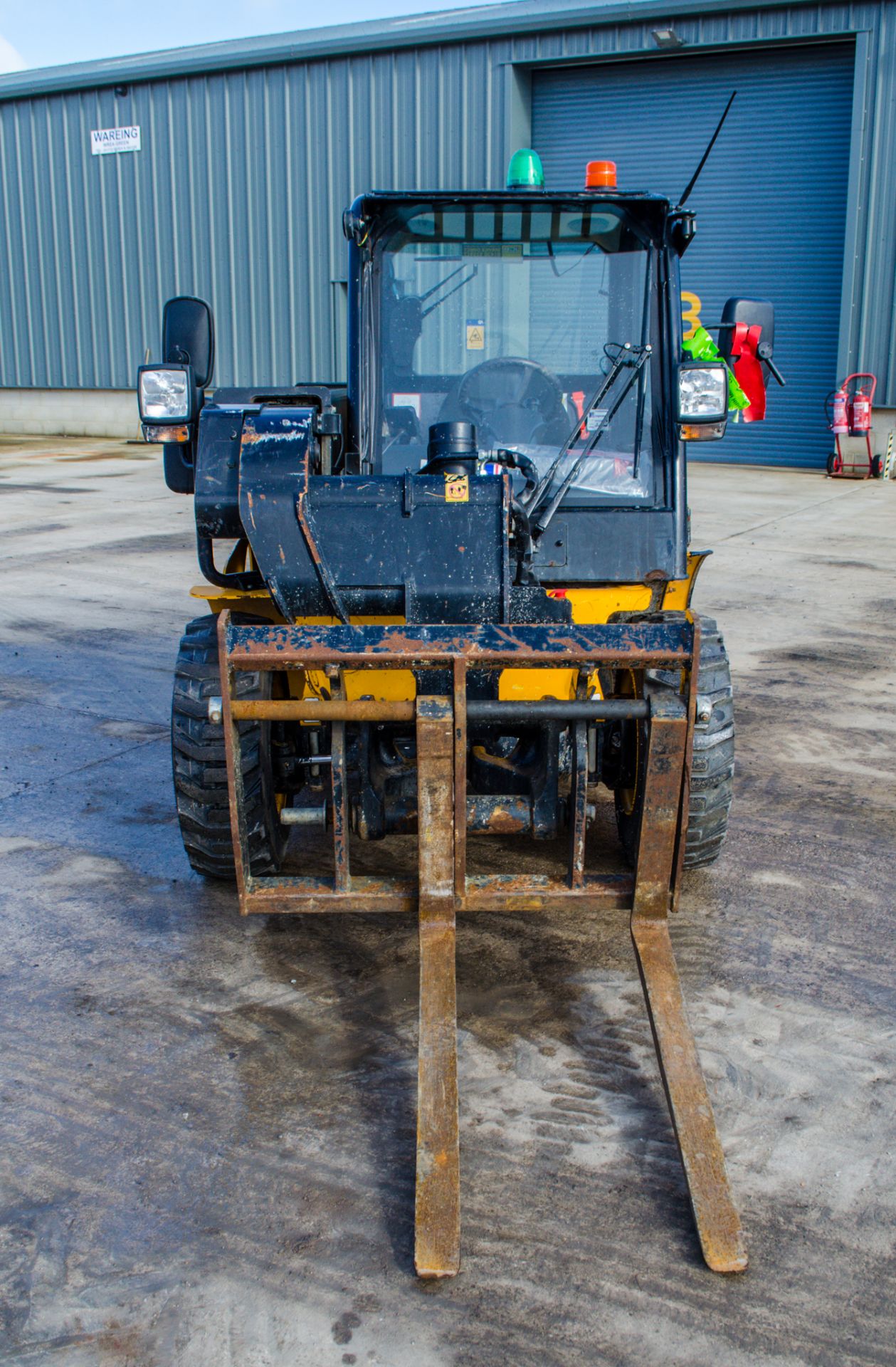 JCB 520-40 4 metre telescopic handler Year: 2018 S/N: 2709081 Recorded Hours: 2862 c/w air con - Image 5 of 18