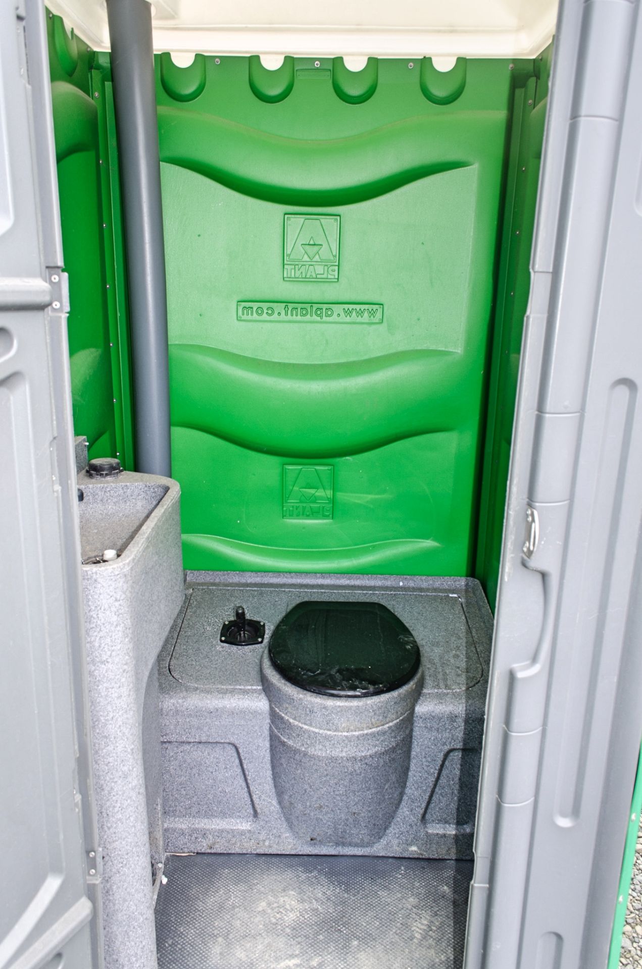 Plastic portable toilet unit A731827 - Image 3 of 3