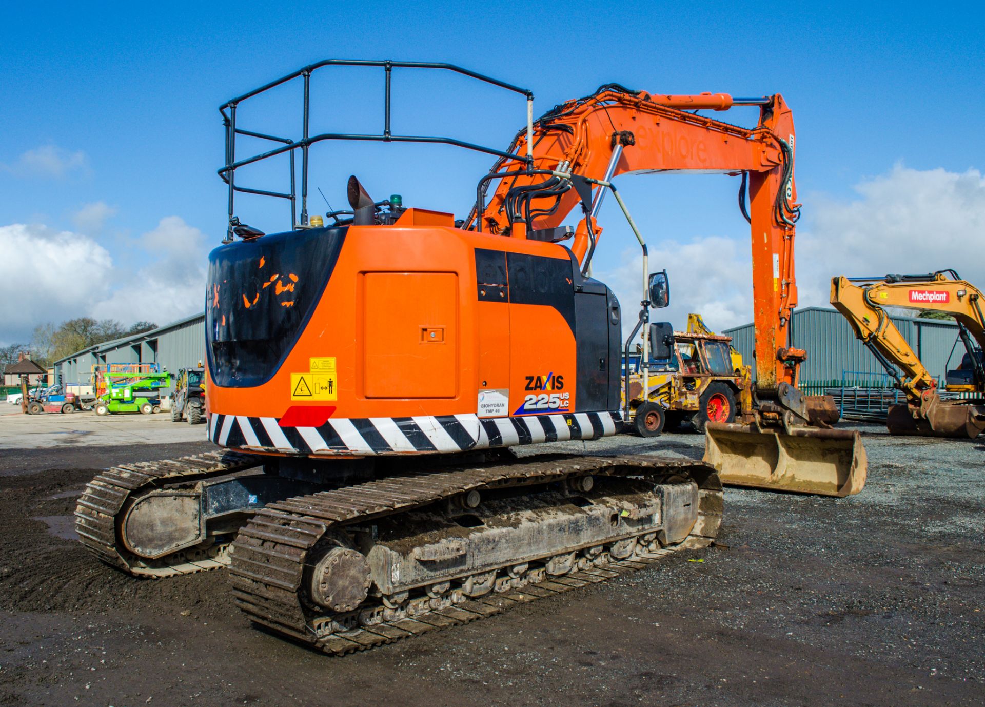 Hitachi ZX225 US-LC 26 tonne steel tracked excavator Year: 2019 S/N: 00503076 Recorded Hours: 5576 - Image 4 of 27