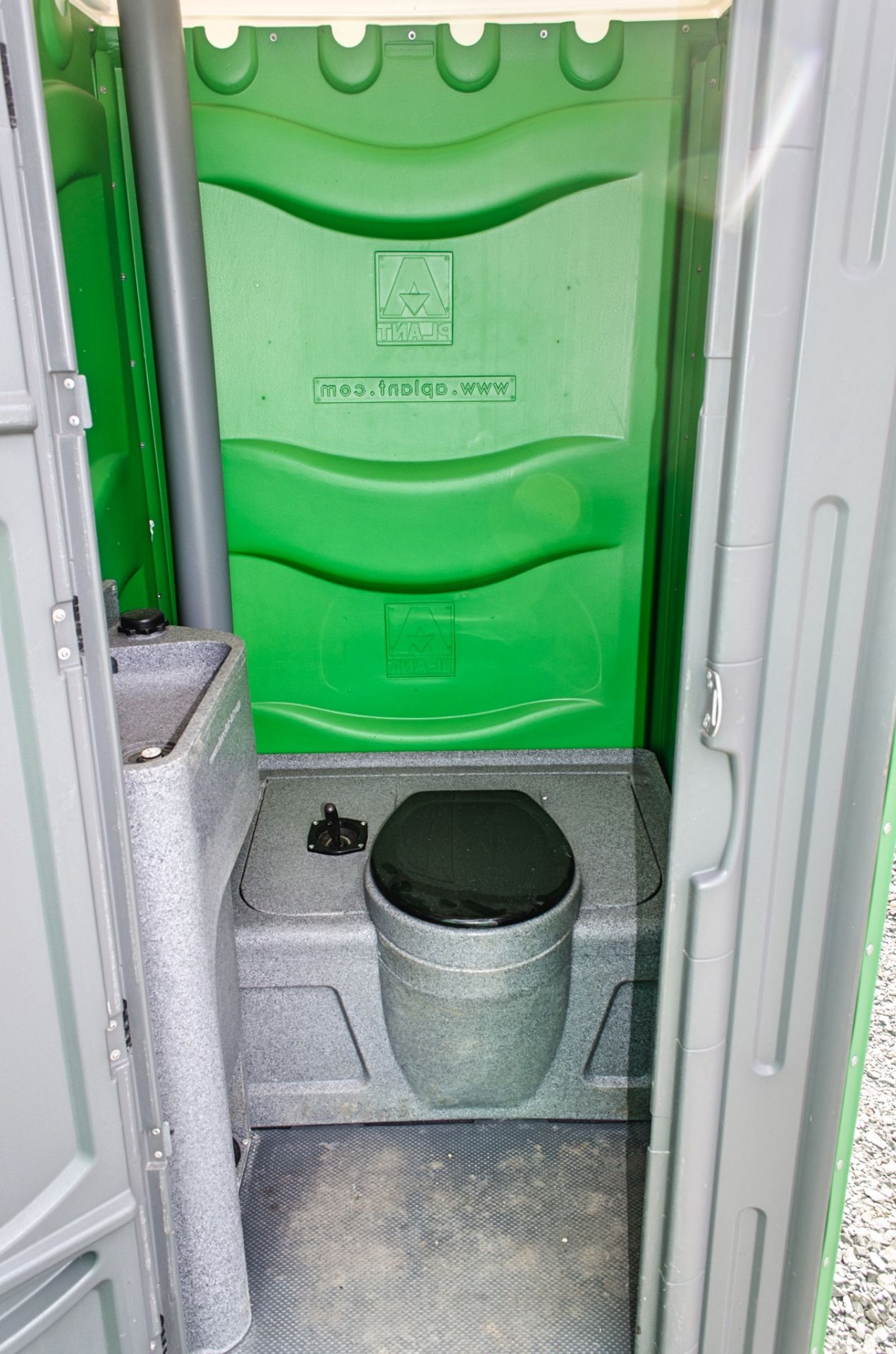 Plastic portable toilet unit A861028 - Image 3 of 3