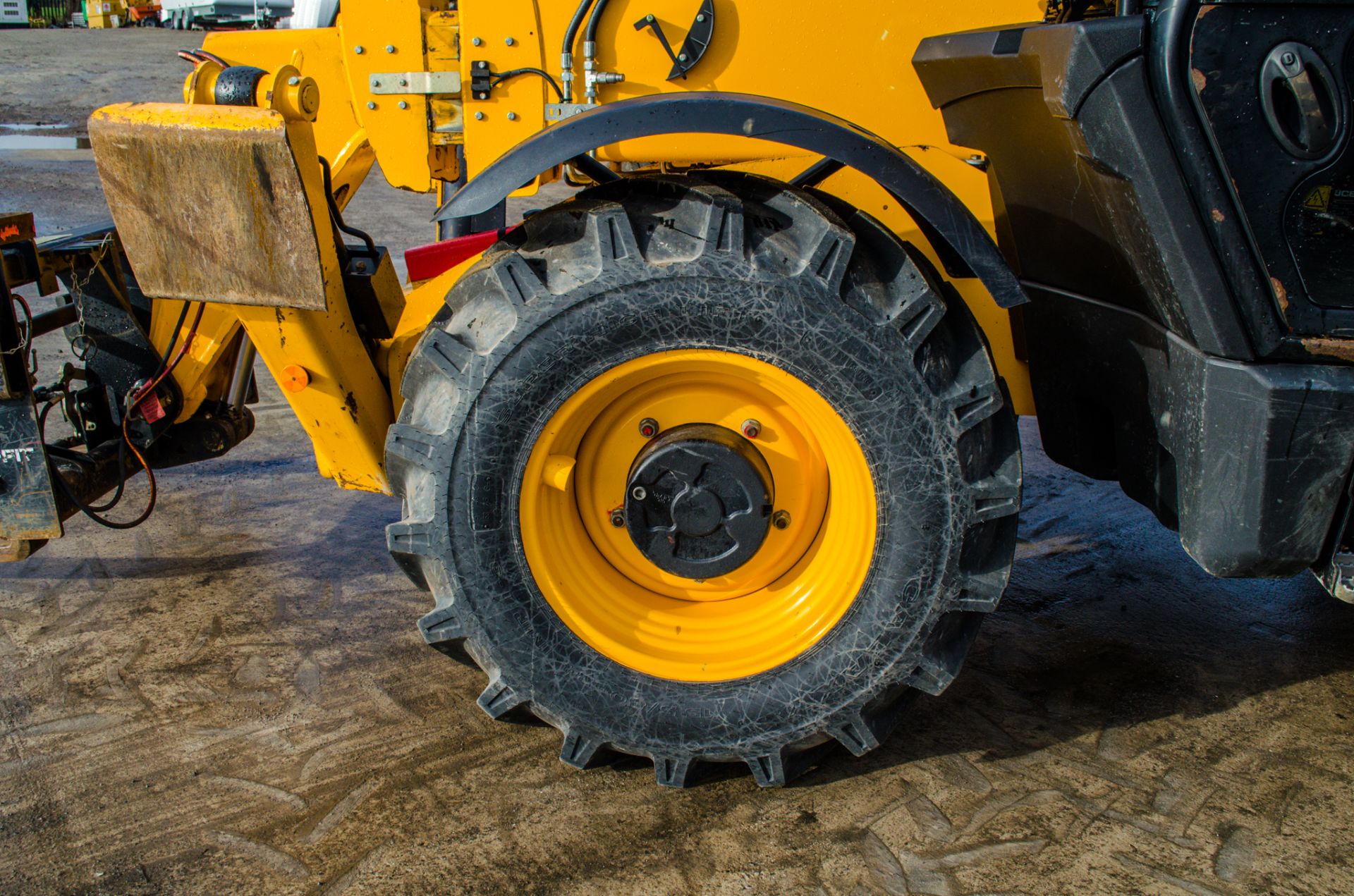 JCB 535-125 Hi-Viz 12.5 metre telescopic handler Year: 2018 S/N: 2727072 Recorded Hours: 3404 c/w - Image 10 of 26