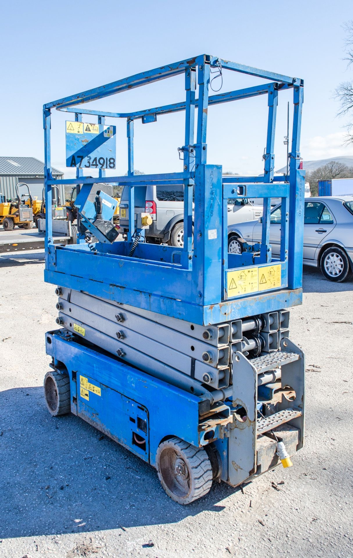 Genie GS1932 battery electric scissor lift access platform Year: 2016 S/N: 122525 Recorded Hours: - Image 2 of 11