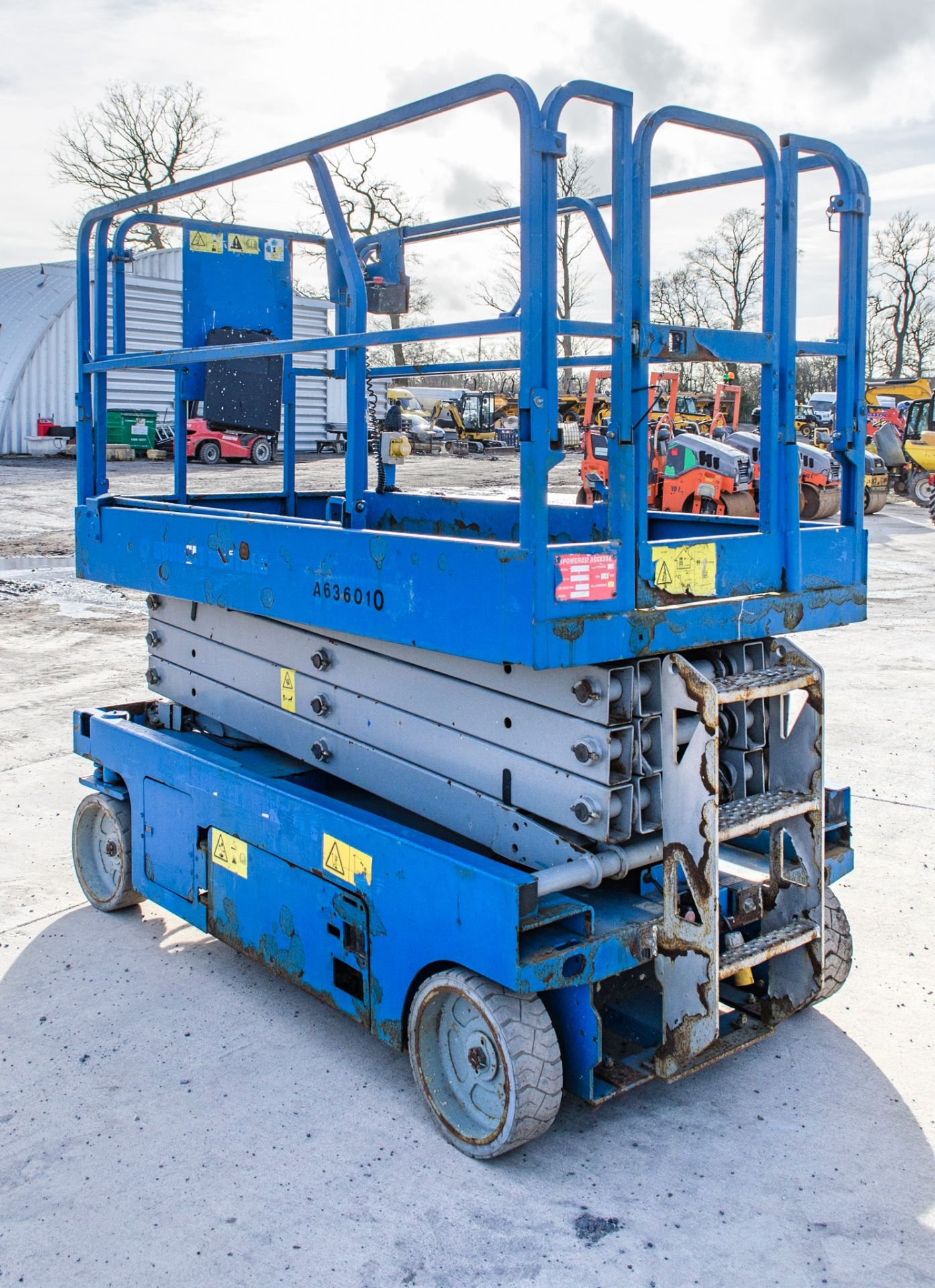 Genie GS2646 battery electric scissor lift access platform Year: 2014 S/N: 12248 Recorded Hours: 228 - Image 2 of 11